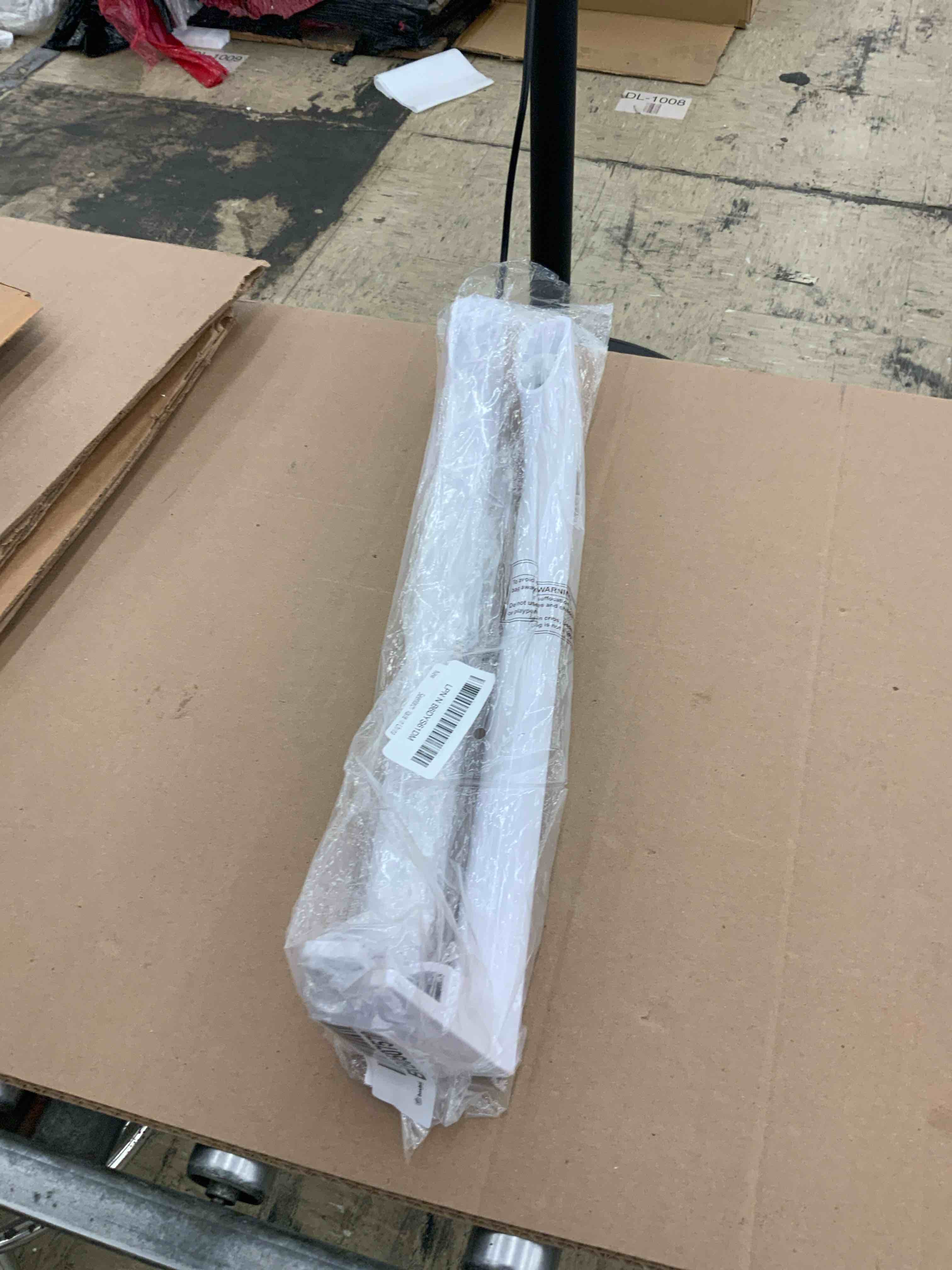 https://s3.amazonaws.com/lotting-images-prod/BoxBids/BXB0507570_1779978523679.jpeg