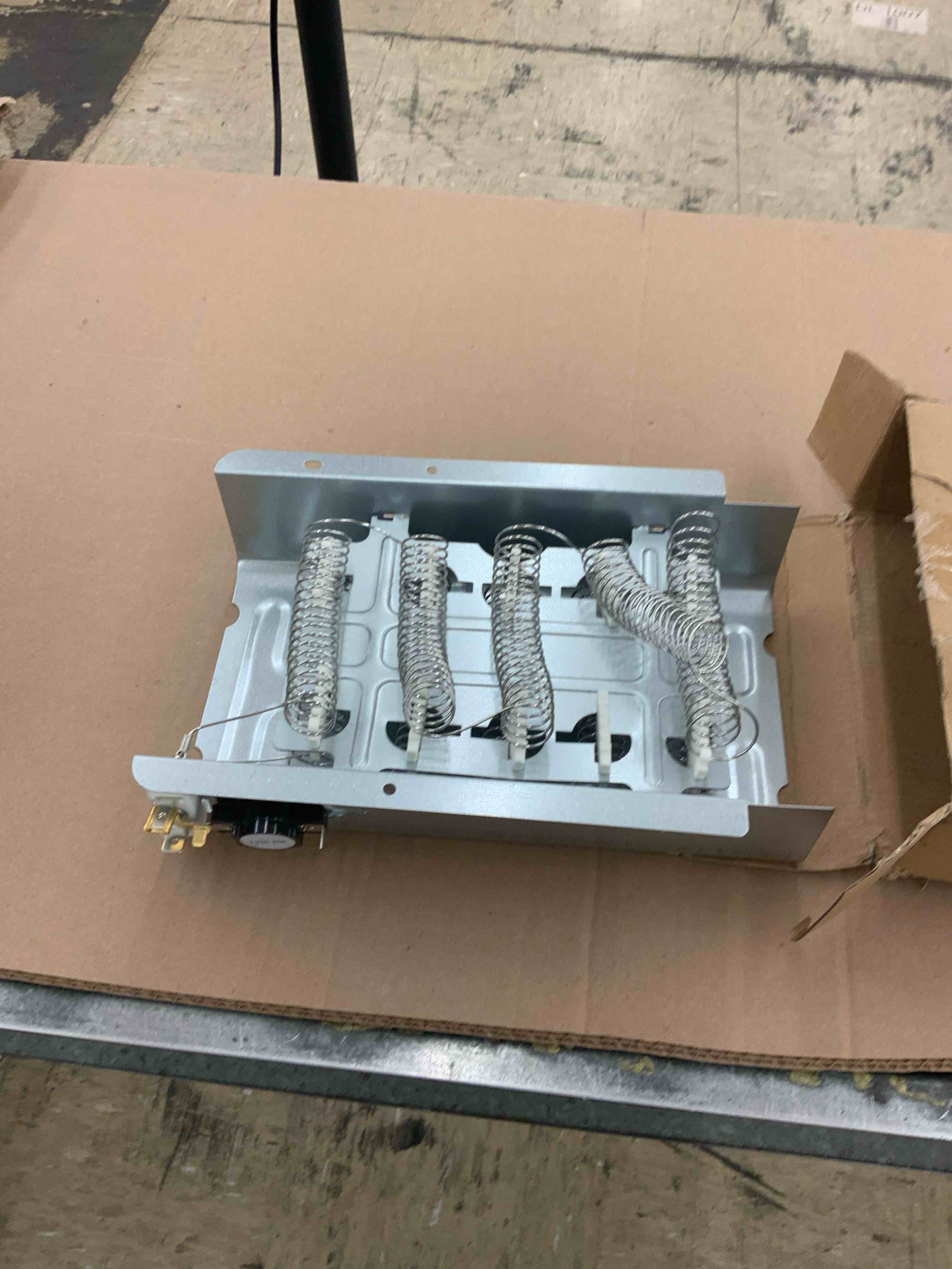 https://s3.amazonaws.com/lotting-images-prod/BoxBids/BXB0507595_1779983786789.jpeg