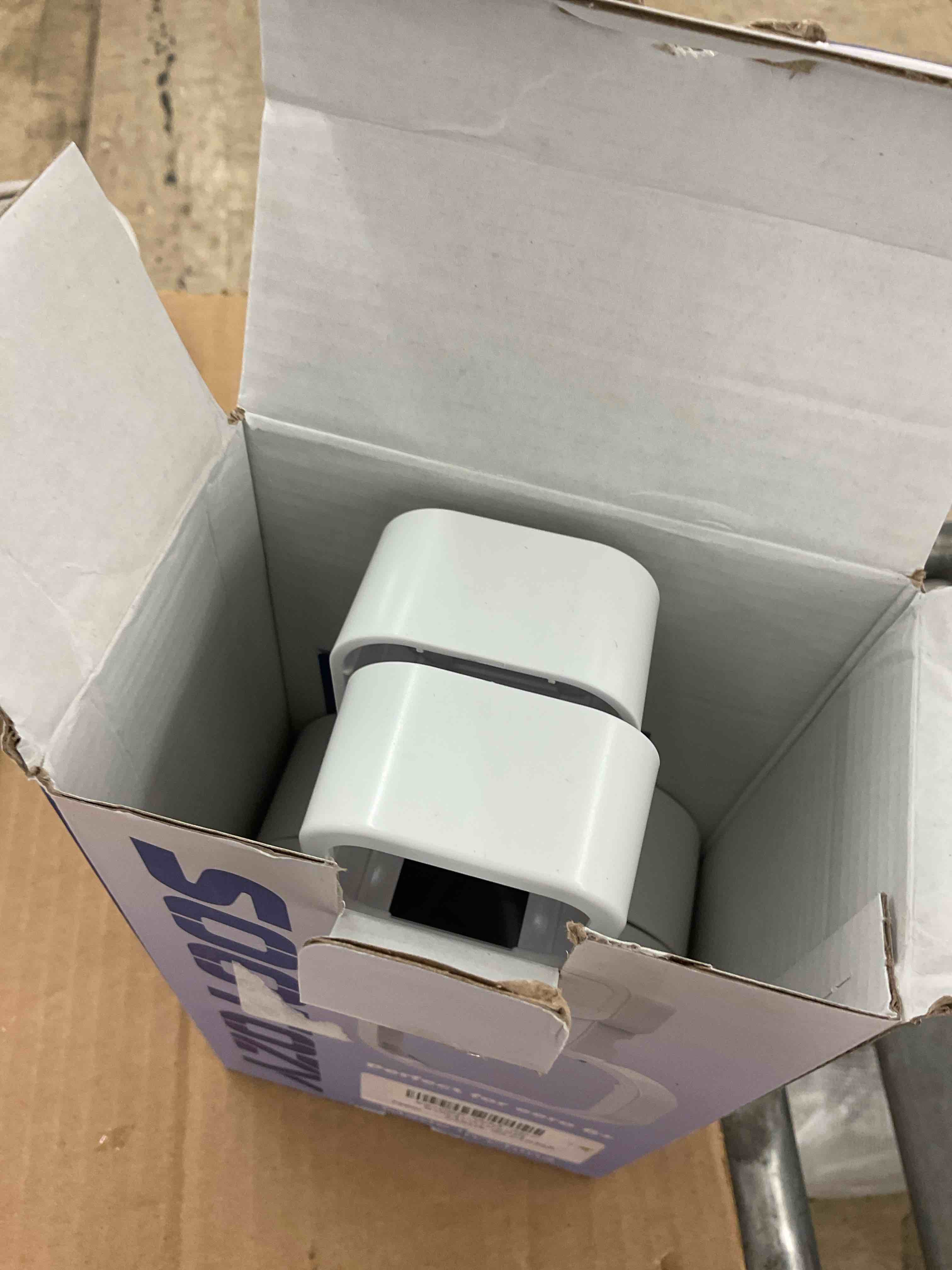 https://s3.amazonaws.com/lotting-images-prod/BoxBids/BXB0507750_1779819655214.jpeg