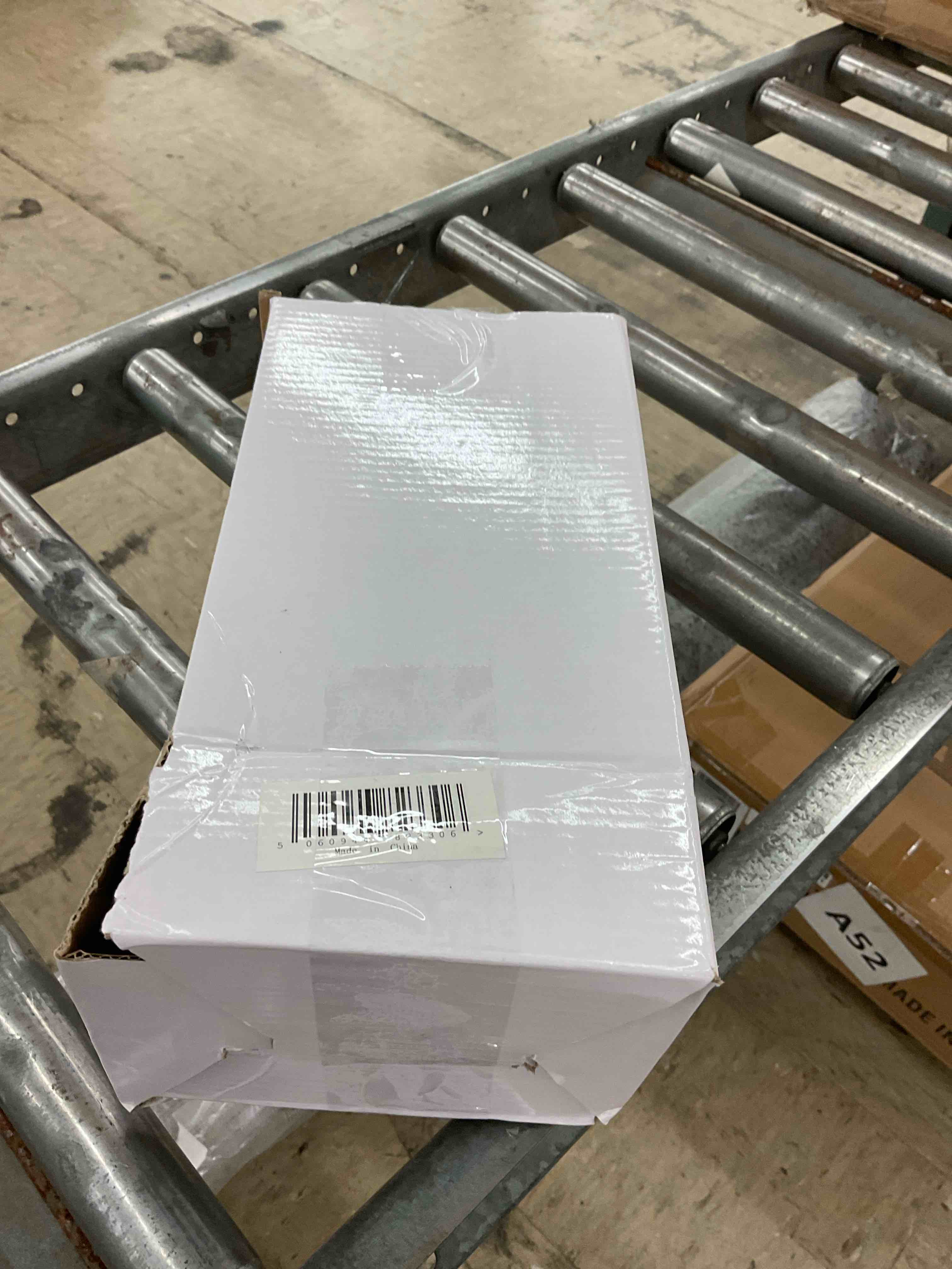 https://s3.amazonaws.com/lotting-images-prod/BoxBids/BXB0507761_1779821744812.jpeg