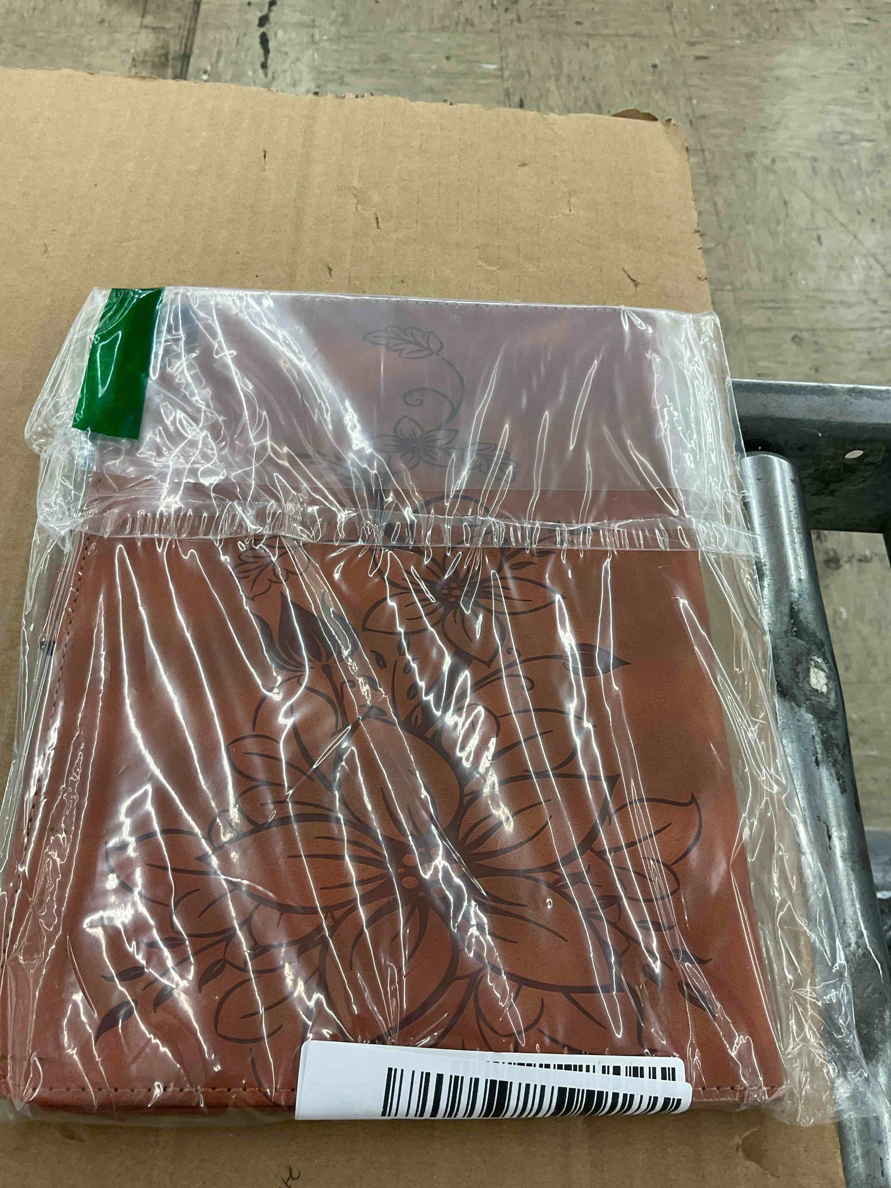 https://s3.amazonaws.com/lotting-images-prod/BoxBids/BXB0507771_1779825635450.jpeg