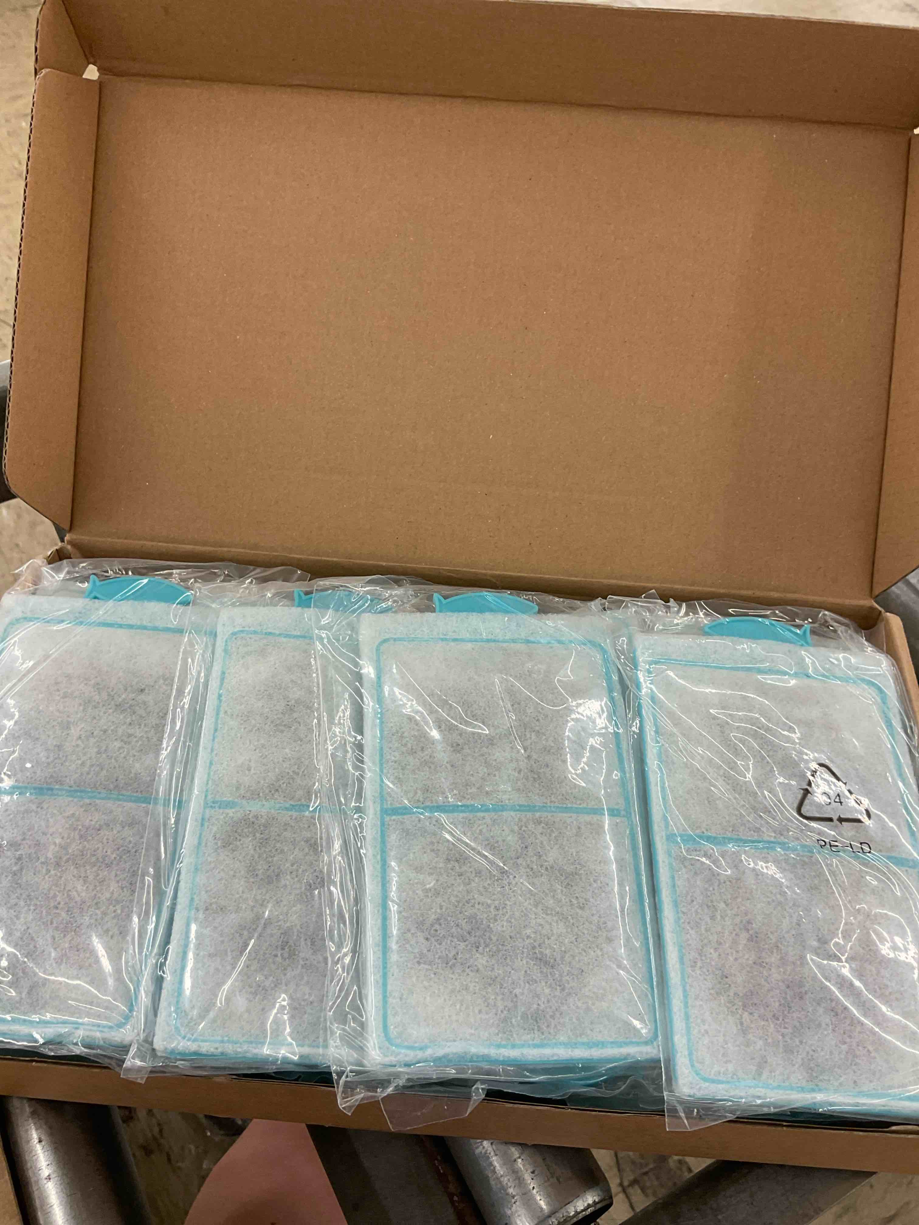 https://s3.amazonaws.com/lotting-images-prod/BoxBids/BXB0507774_1779825882058.jpeg