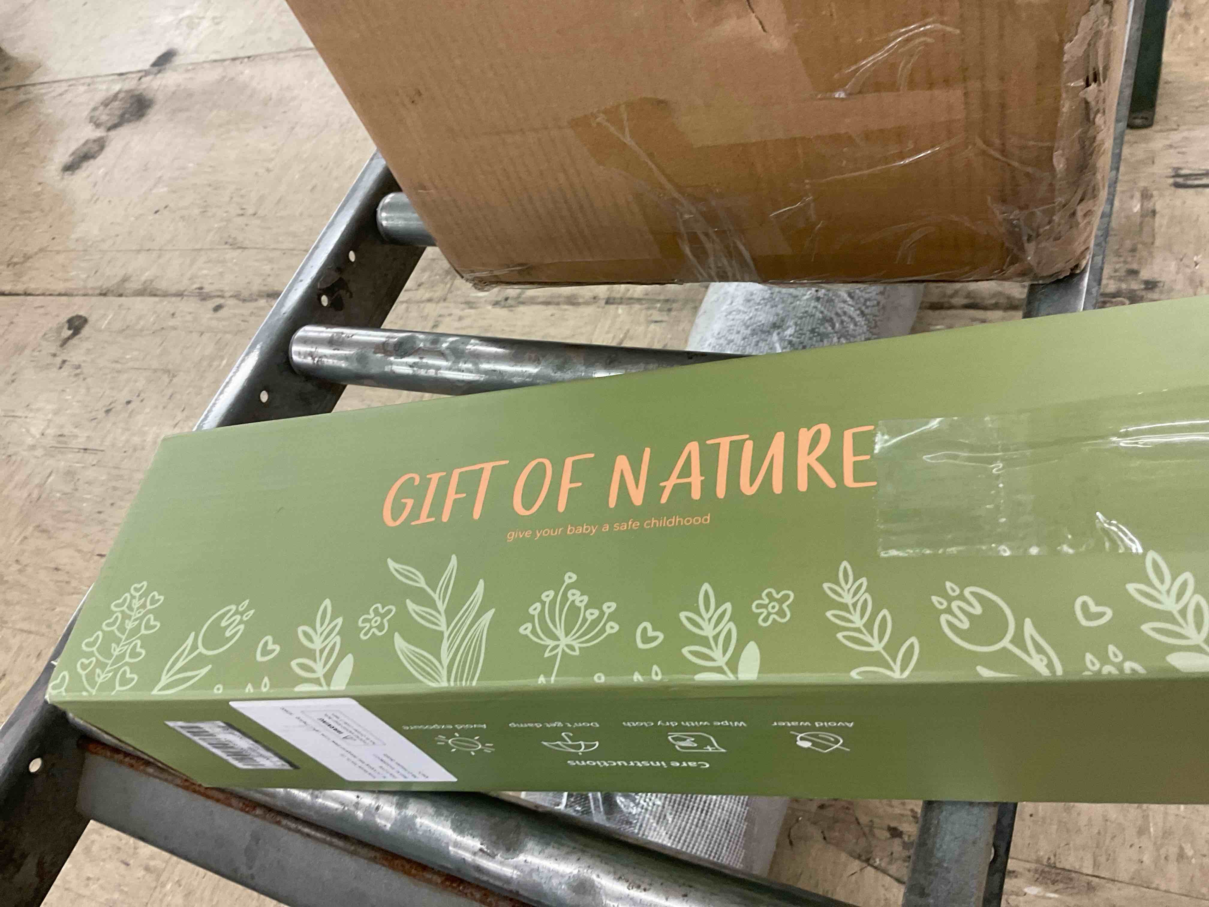 https://s3.amazonaws.com/lotting-images-prod/BoxBids/BXB0507782_1779888383040.jpeg