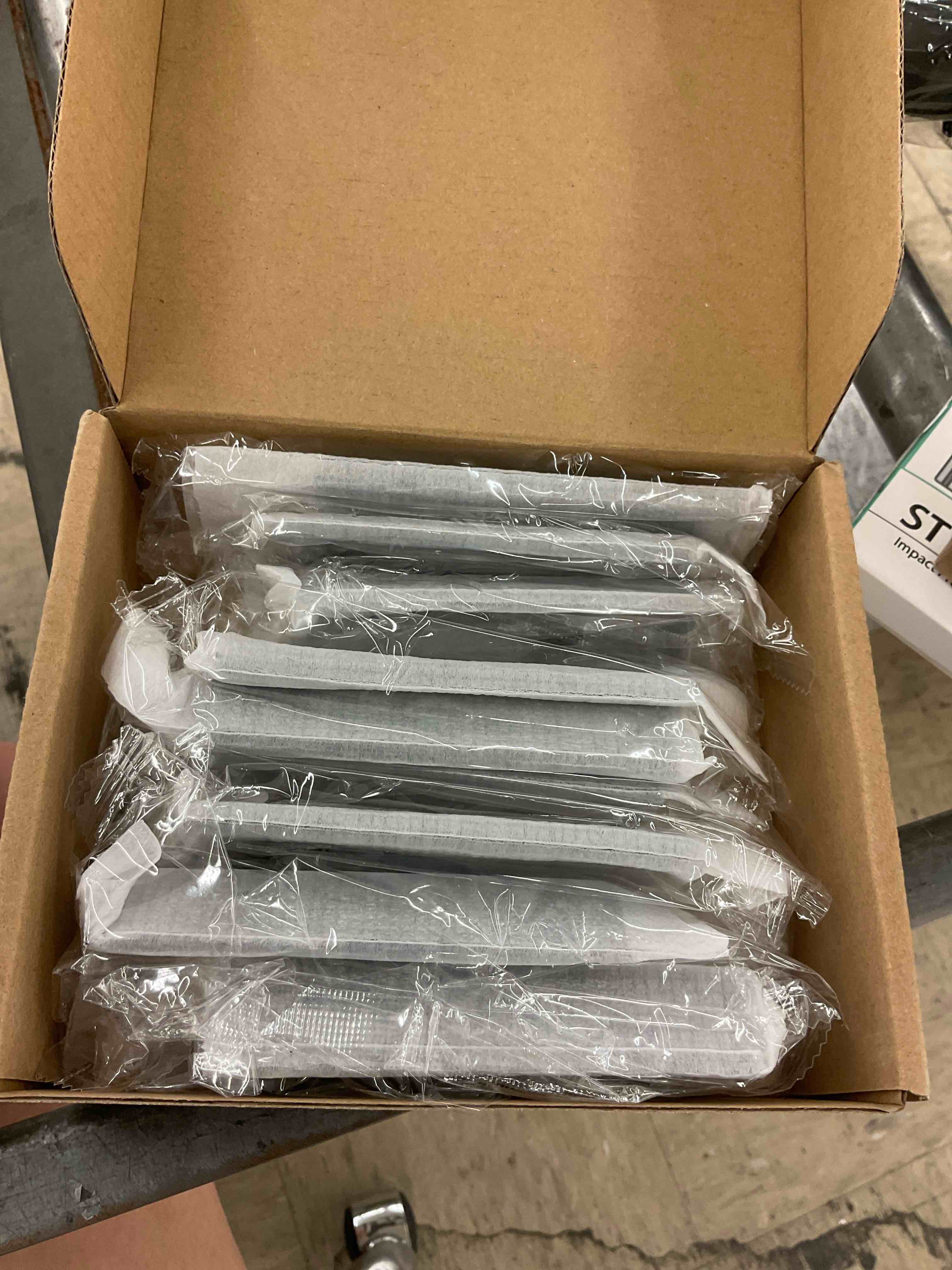 https://s3.amazonaws.com/lotting-images-prod/BoxBids/BXB0507787_1779890090437.jpeg