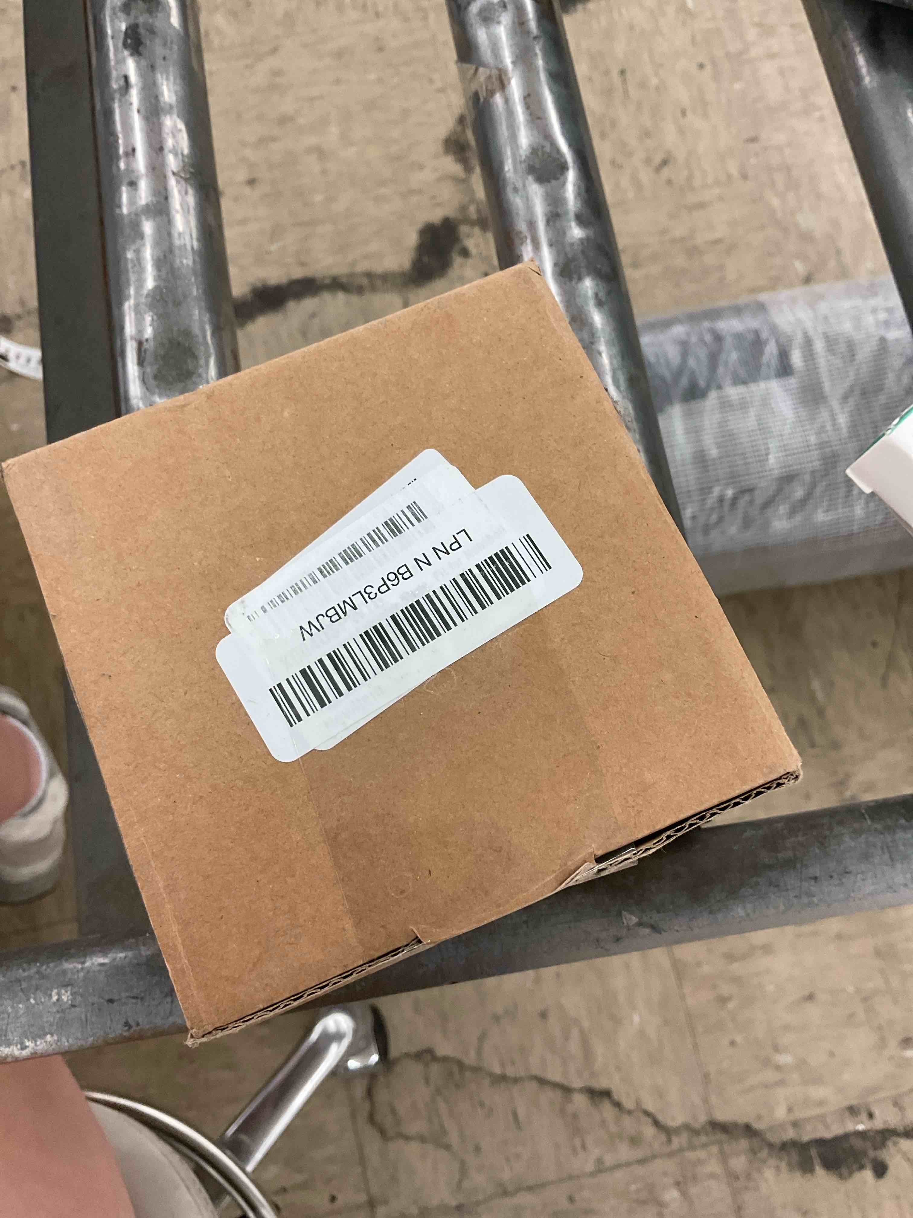 https://s3.amazonaws.com/lotting-images-prod/BoxBids/BXB0507789_1779890308032.jpeg