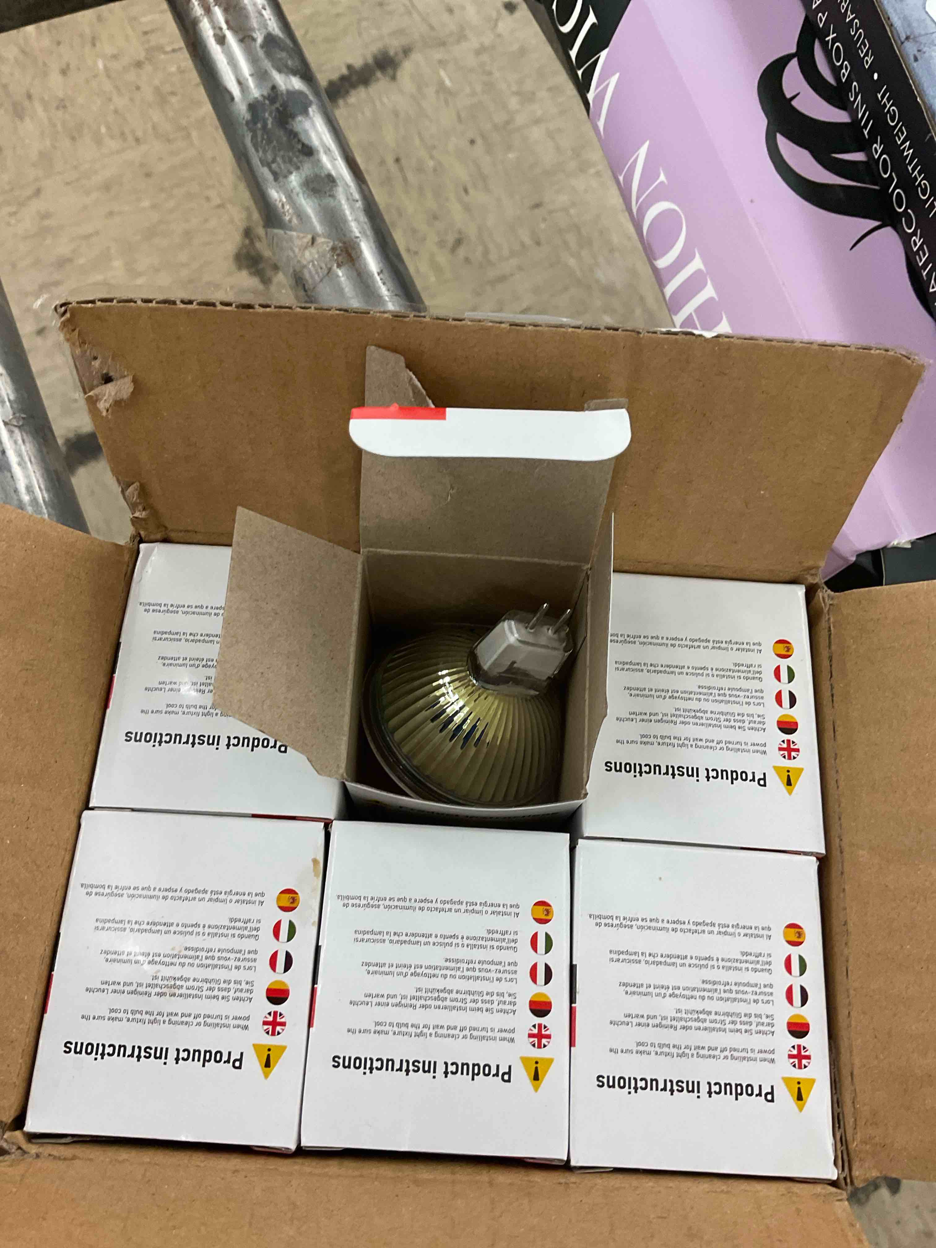 https://s3.amazonaws.com/lotting-images-prod/BoxBids/BXB0507796_1779891100037.jpeg