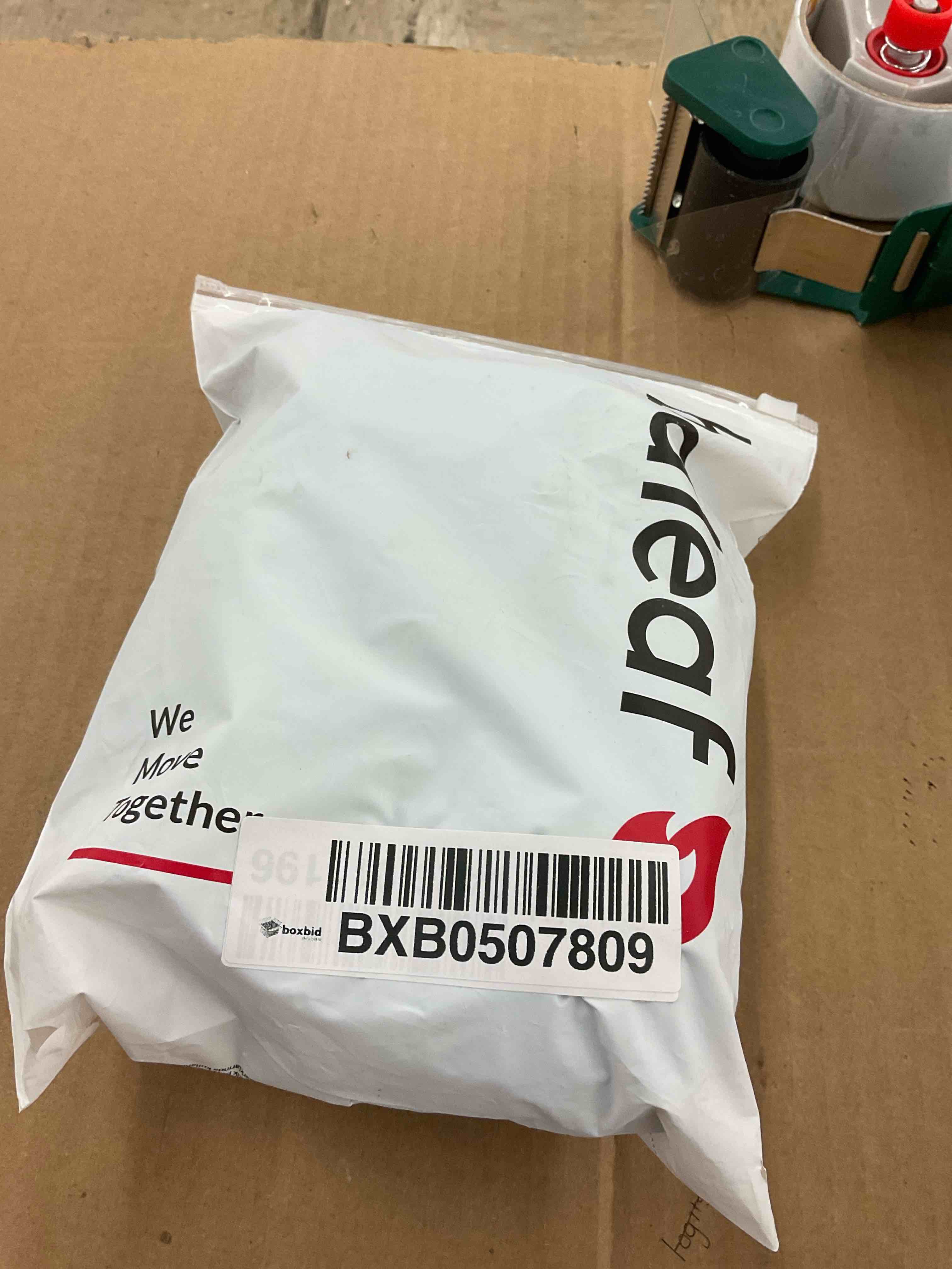 https://s3.amazonaws.com/lotting-images-prod/BoxBids/BXB0507809_1779893203147.jpeg