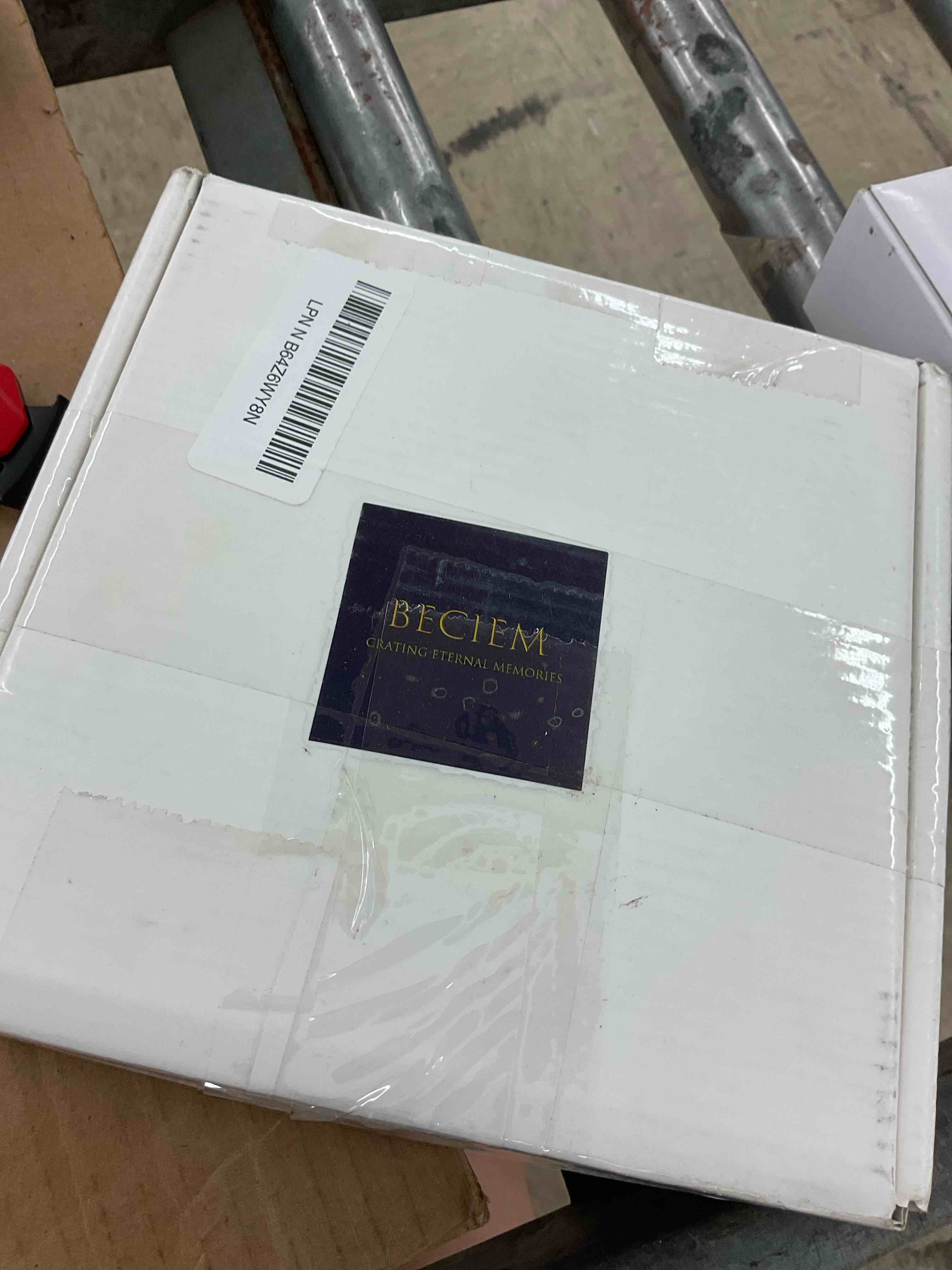 https://s3.amazonaws.com/lotting-images-prod/BoxBids/BXB0507812_1779893805468.jpeg