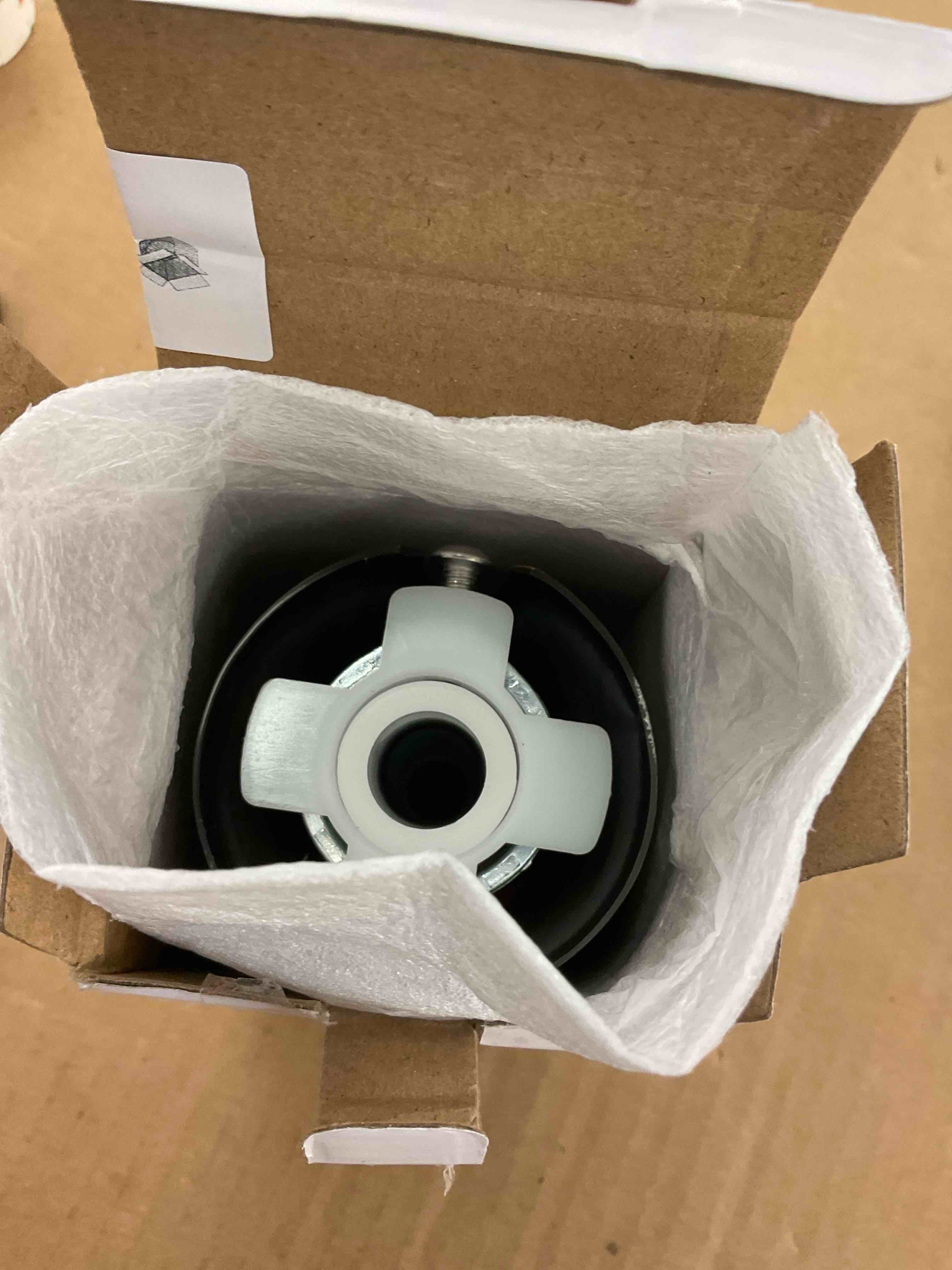 https://s3.amazonaws.com/lotting-images-prod/BoxBids/BXB0507819_1779895021692.jpeg
