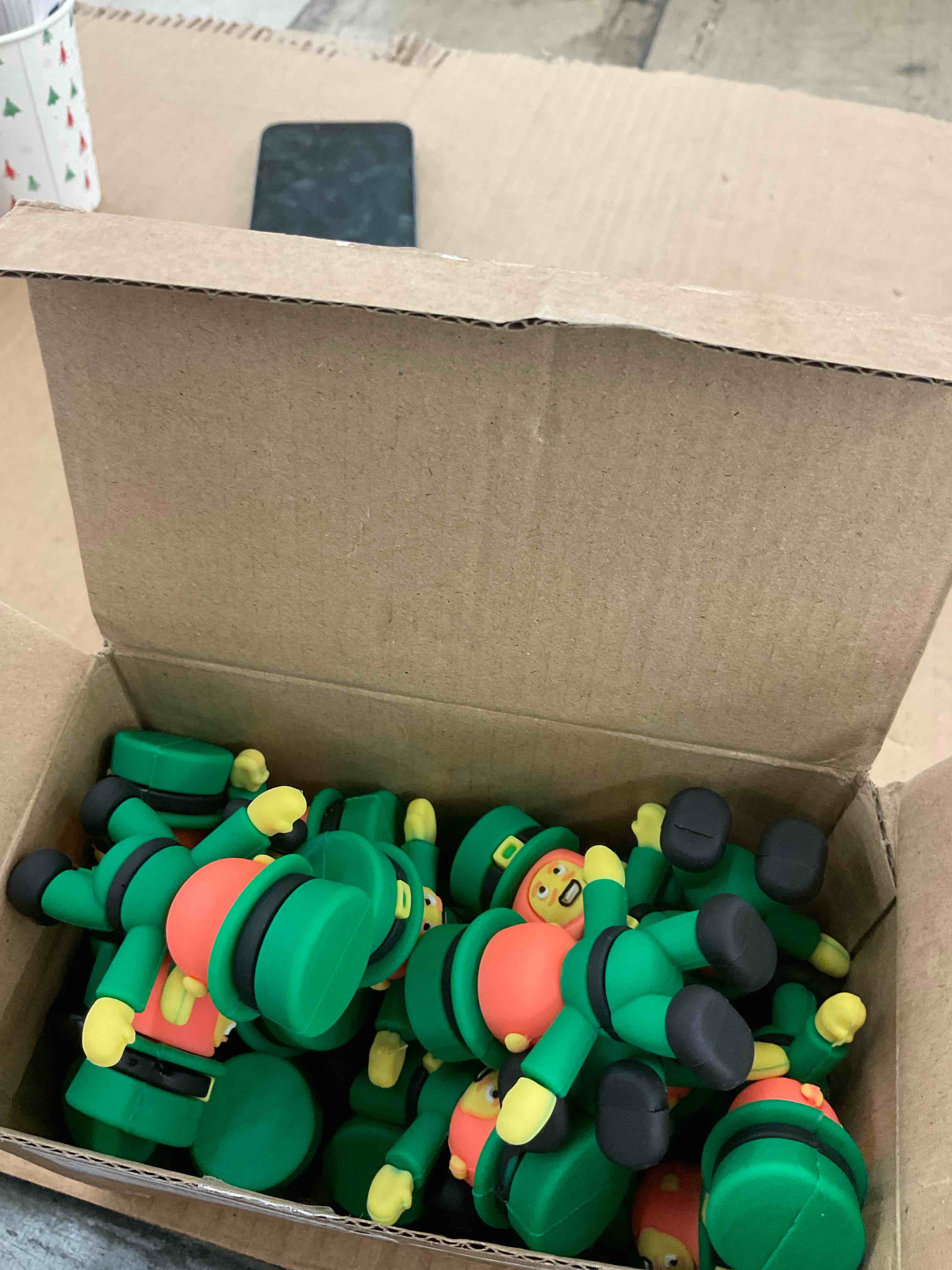 https://s3.amazonaws.com/lotting-images-prod/BoxBids/BXB0507827_1779895890365.jpeg