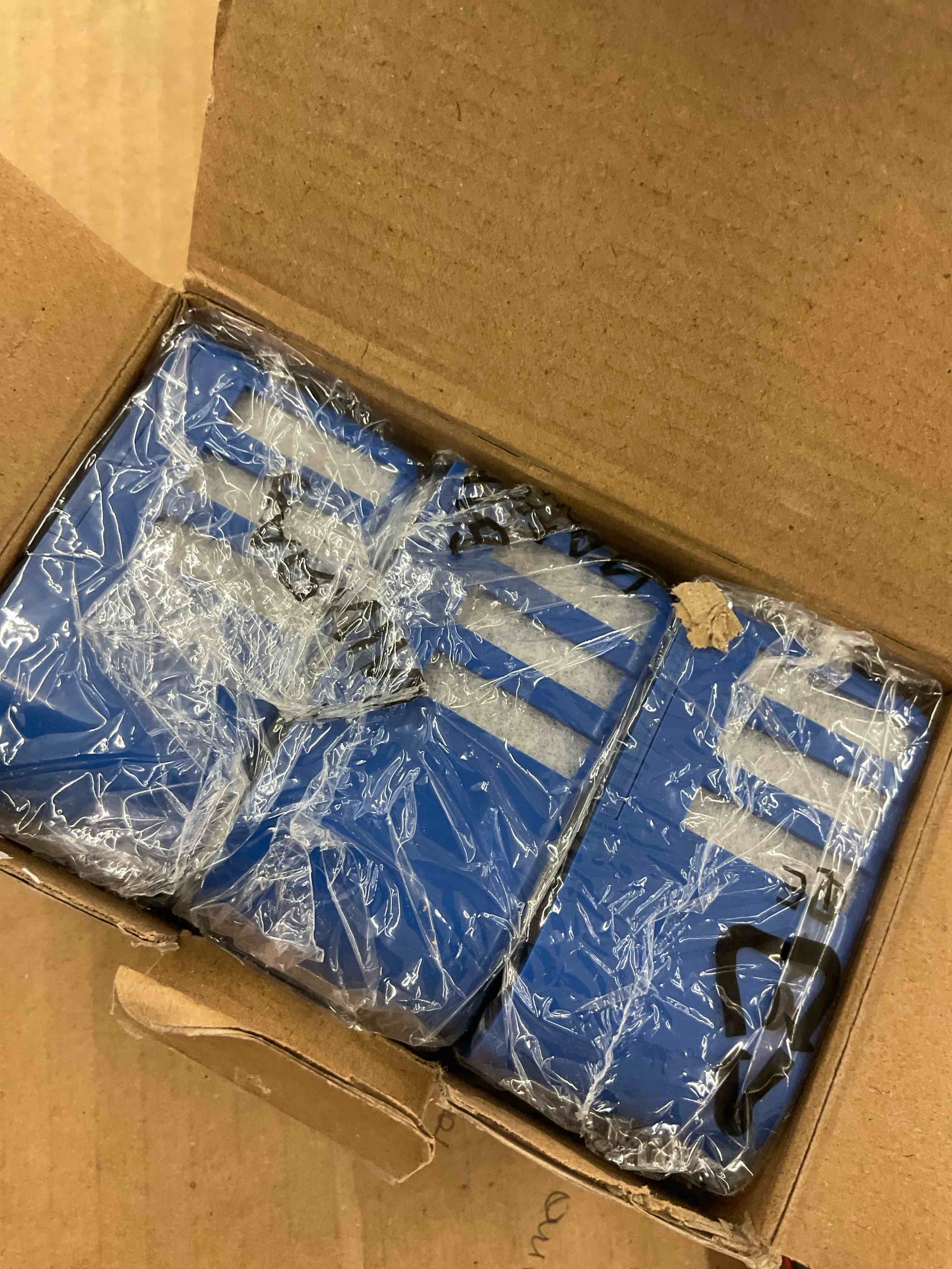 https://s3.amazonaws.com/lotting-images-prod/BoxBids/BXB0507828_1779900349770.jpeg