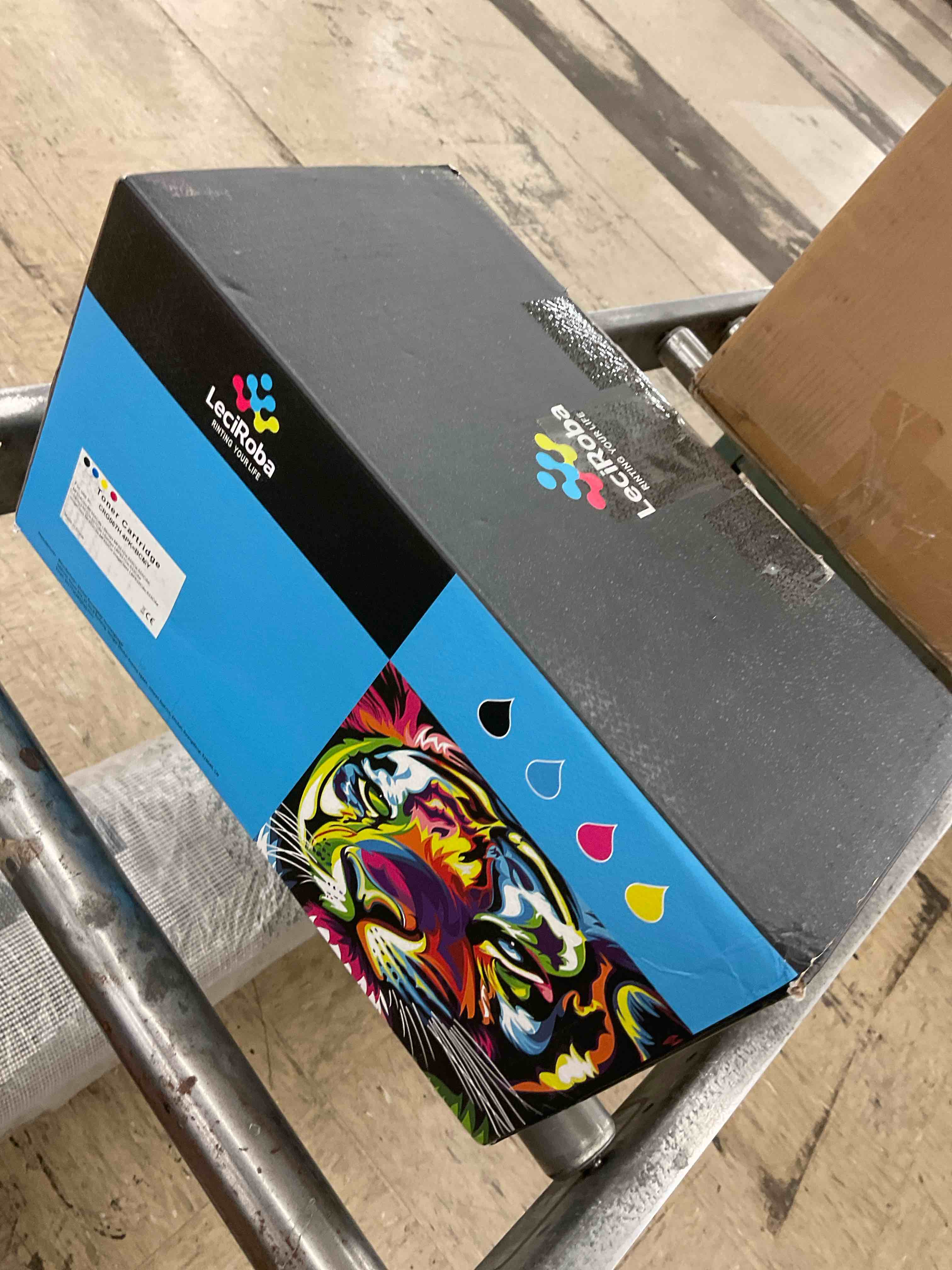 https://s3.amazonaws.com/lotting-images-prod/BoxBids/BXB0507832_1779900840759.jpeg