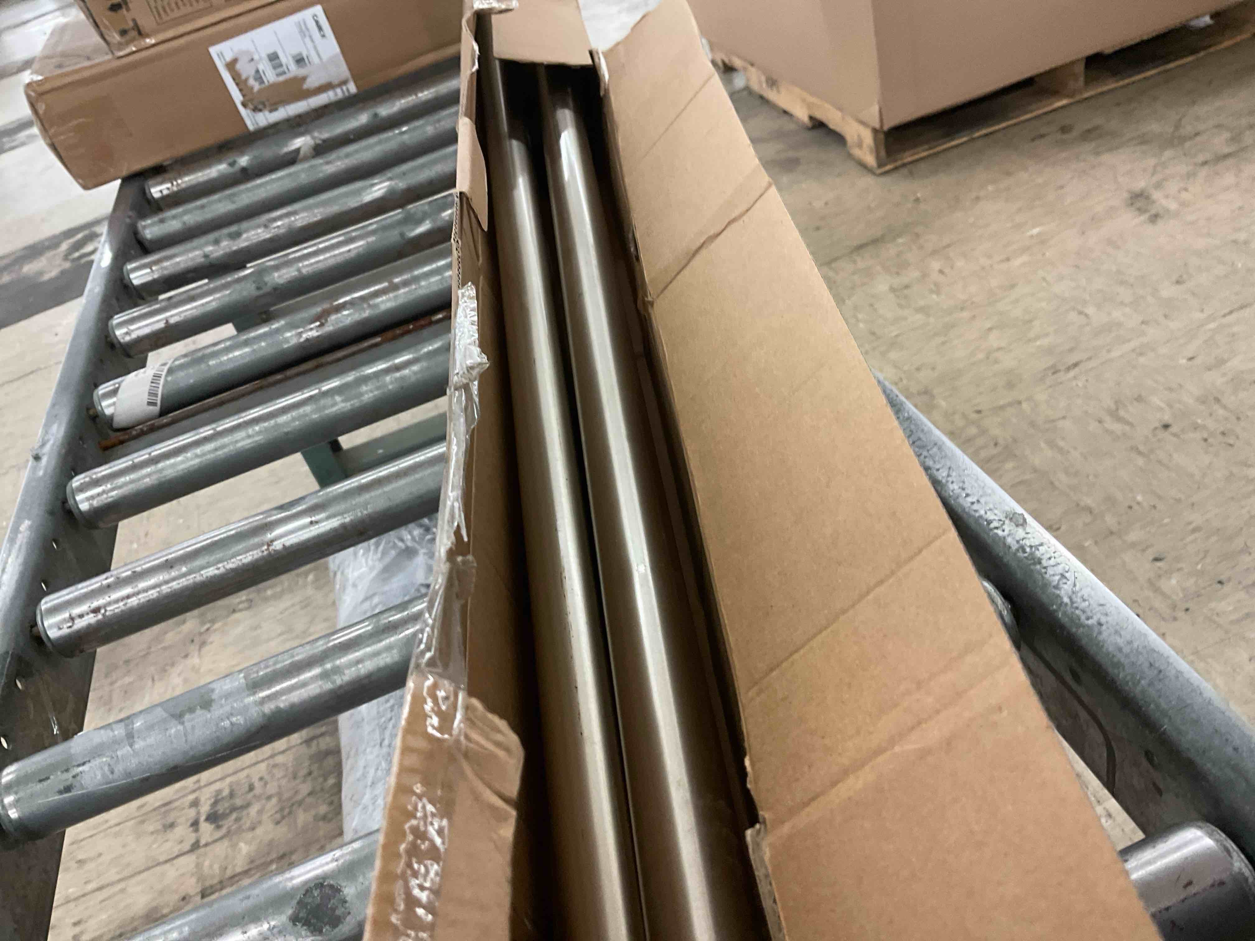 https://s3.amazonaws.com/lotting-images-prod/BoxBids/BXB0507840_1779903296309.jpeg