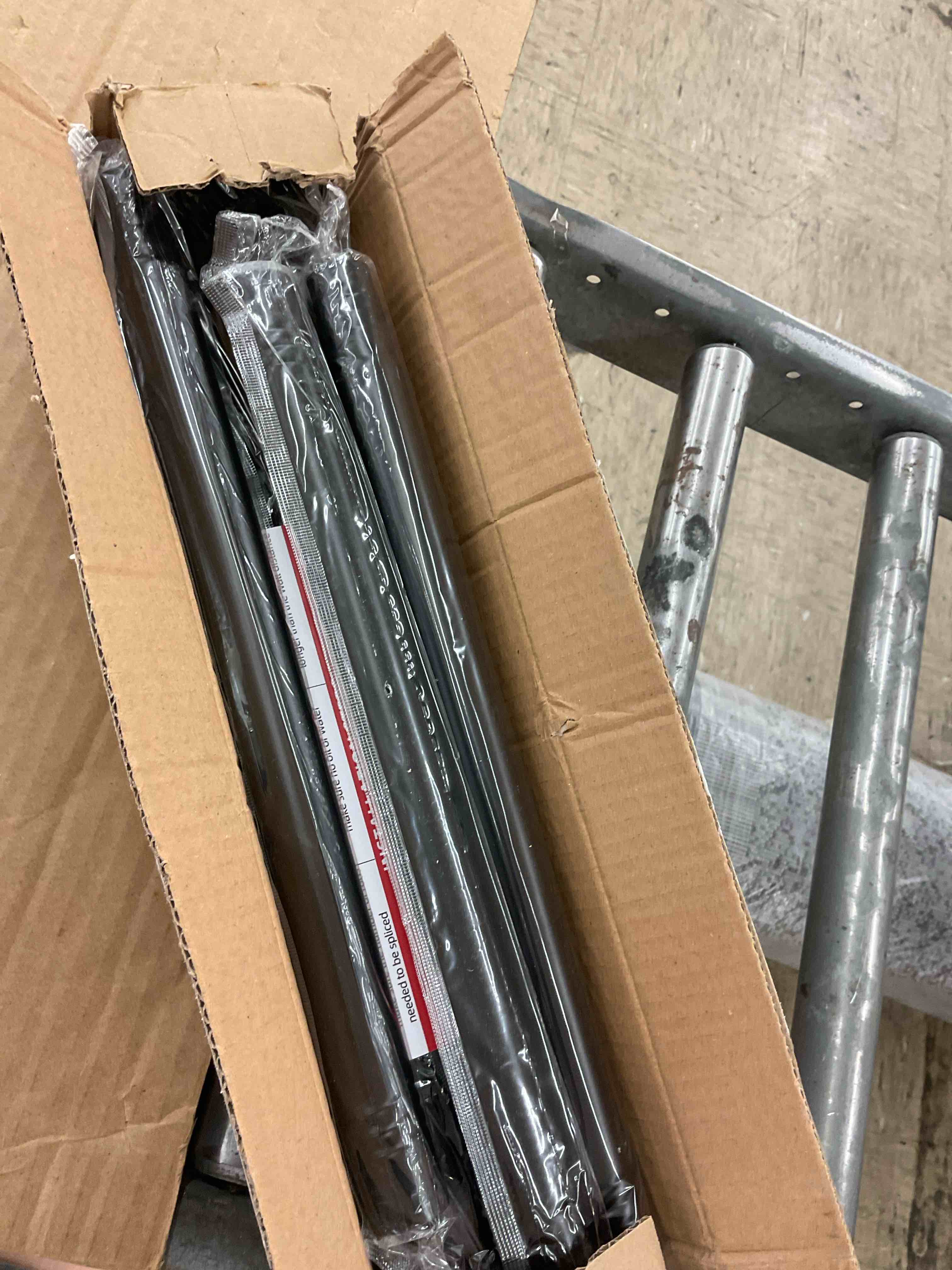 https://s3.amazonaws.com/lotting-images-prod/BoxBids/BXB0507874_1779972293752.jpeg