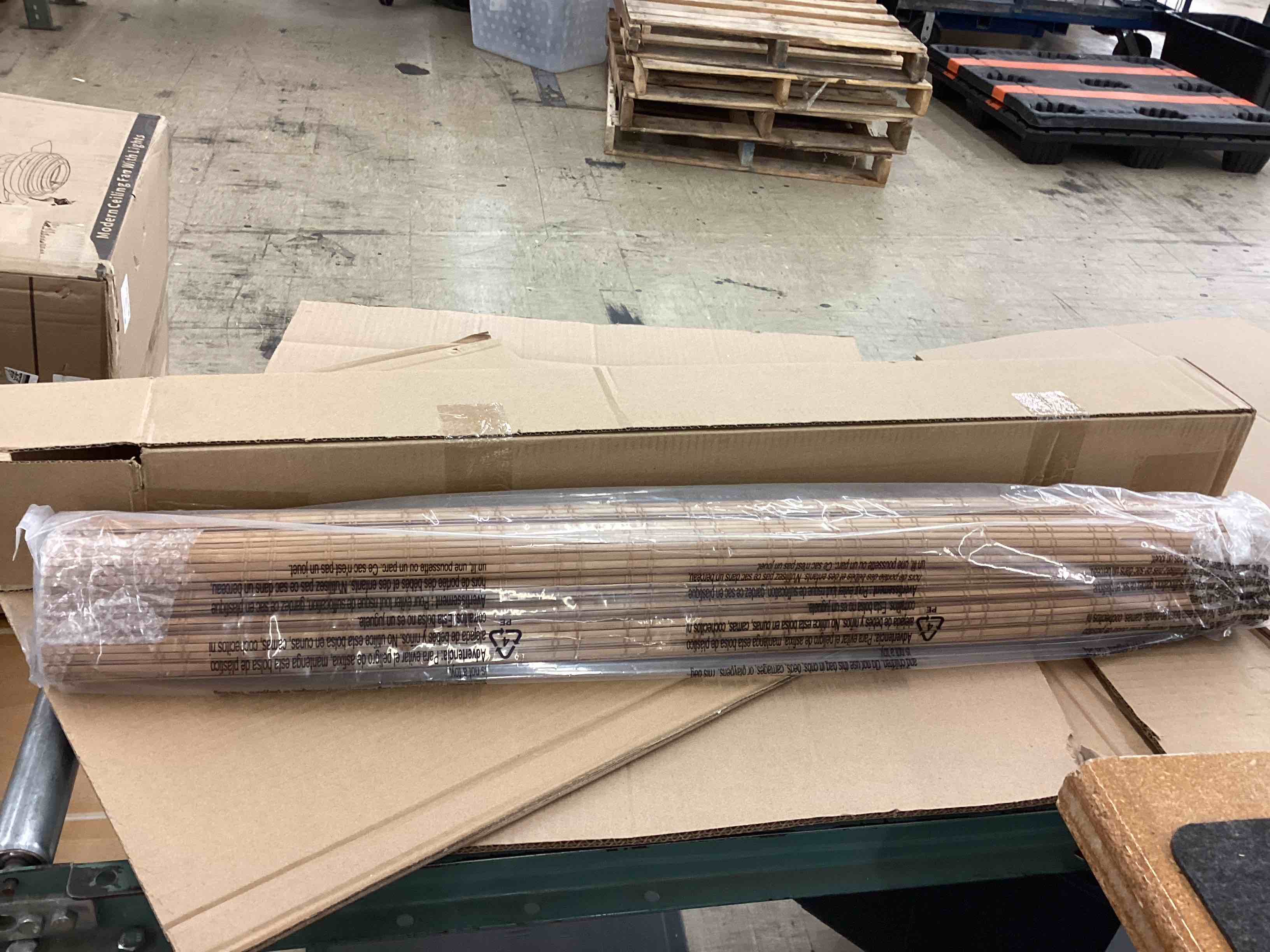 https://s3.amazonaws.com/lotting-images-prod/BoxBids/BXB0507961_1780405932946.jpeg