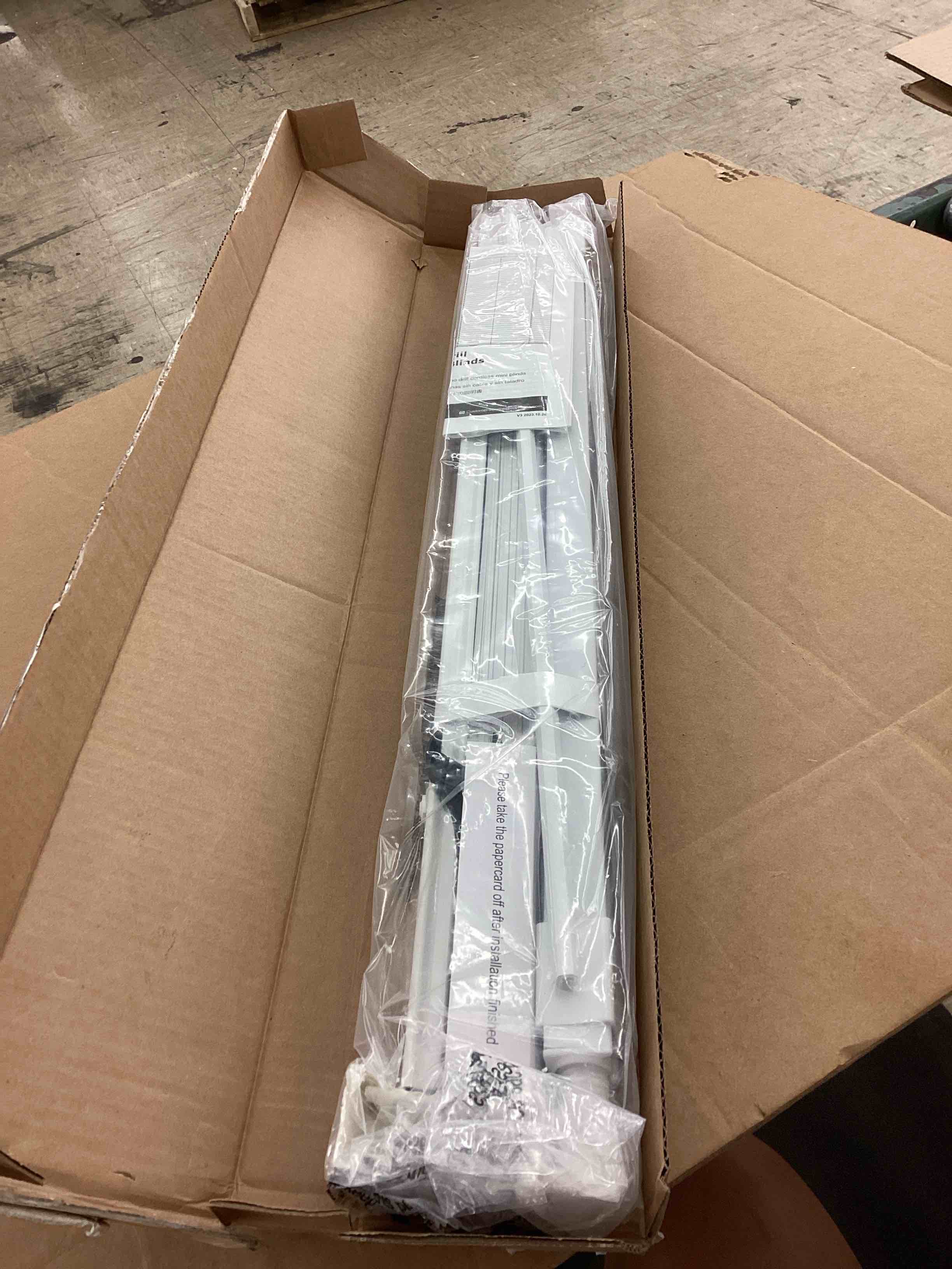 https://s3.amazonaws.com/lotting-images-prod/BoxBids/BXB0507977_1780407067815.jpeg