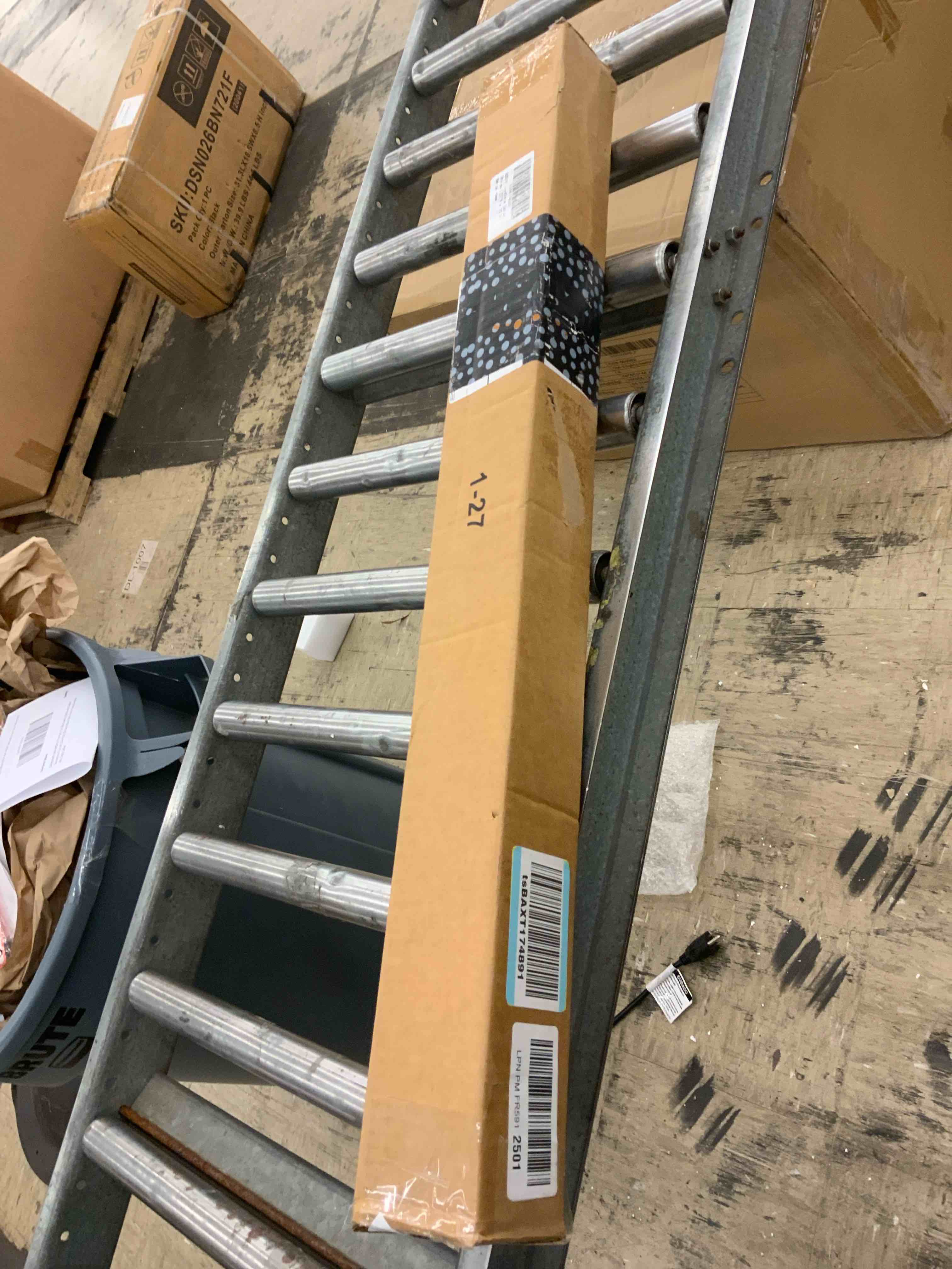 https://s3.amazonaws.com/lotting-images-prod/BoxBids/BXB0600056_1780423757428.jpeg