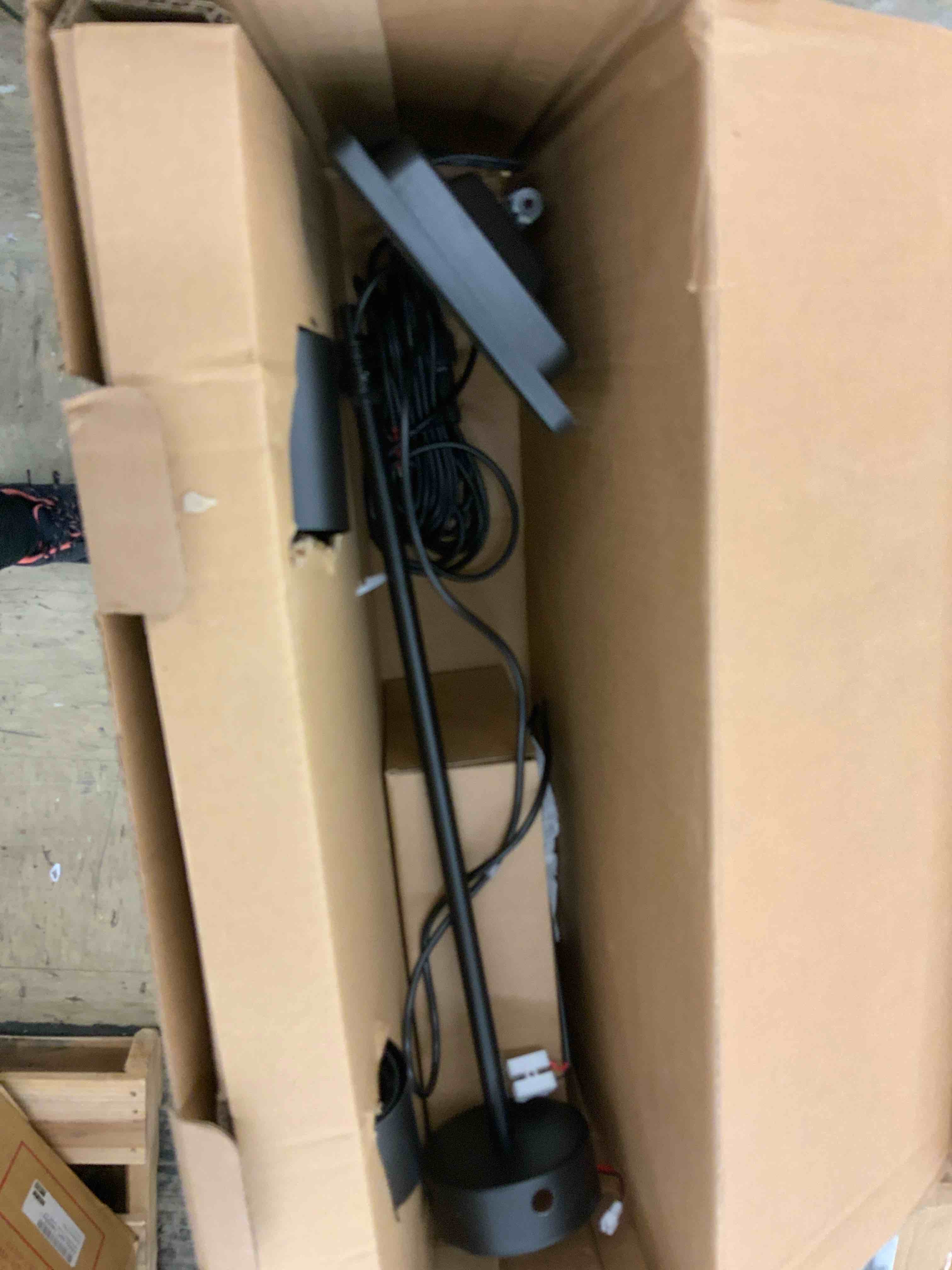 https://s3.amazonaws.com/lotting-images-prod/BoxBids/BXB0600120_1780507119215.jpeg