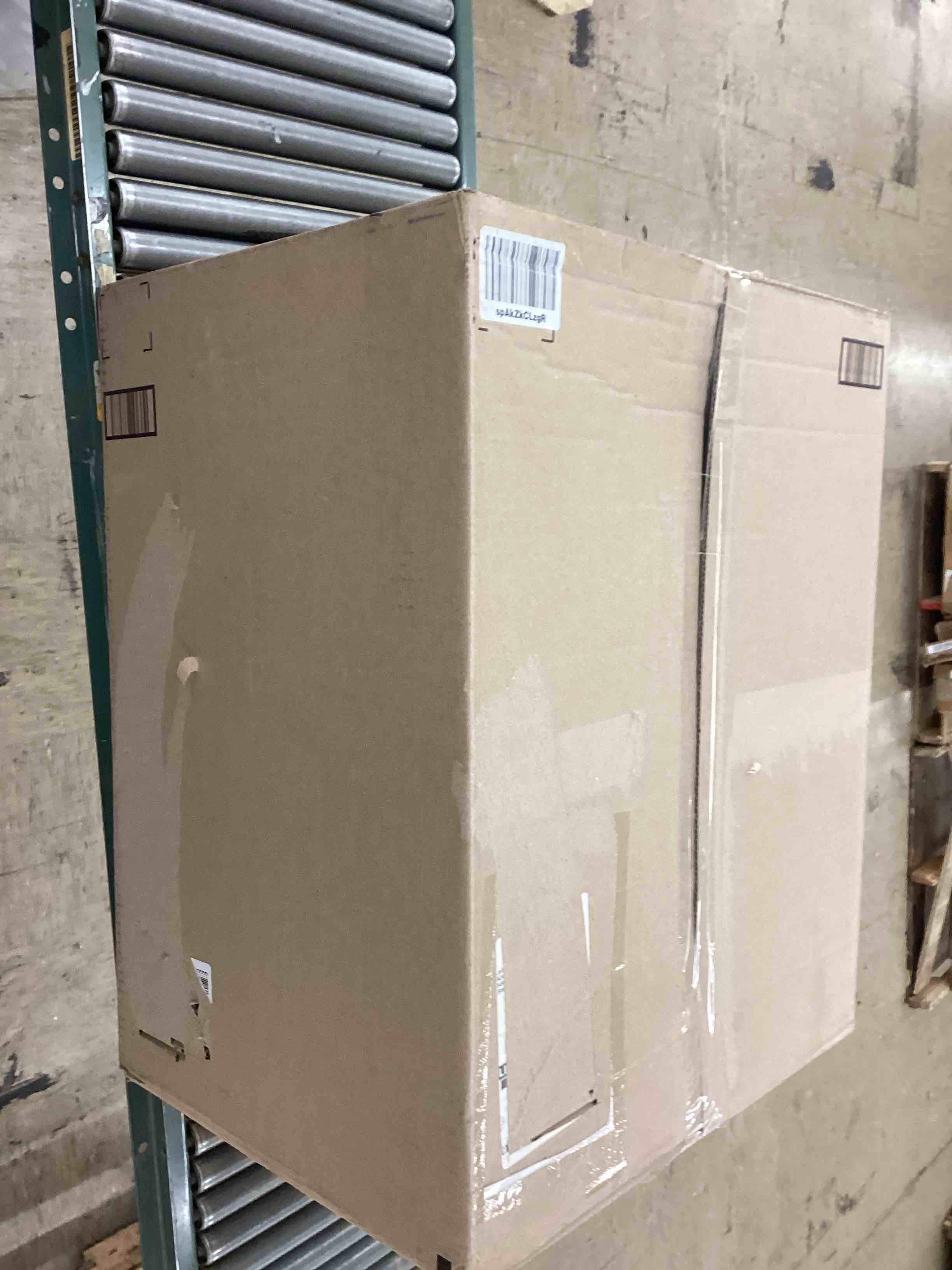 https://s3.amazonaws.com/lotting-images-prod/BoxBids/BXB0600152_1780414432621.jpeg