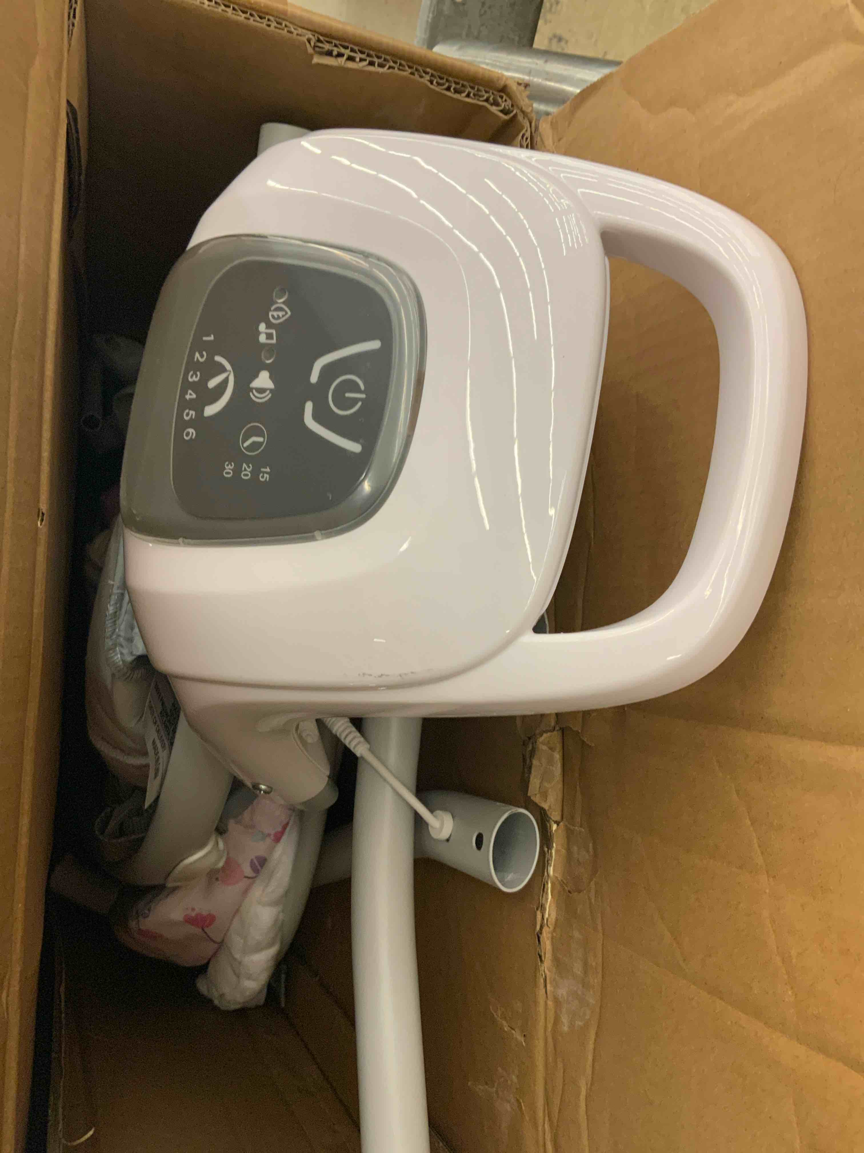 https://s3.amazonaws.com/lotting-images-prod/BoxBids/BXB0600405_1780578403527.jpeg