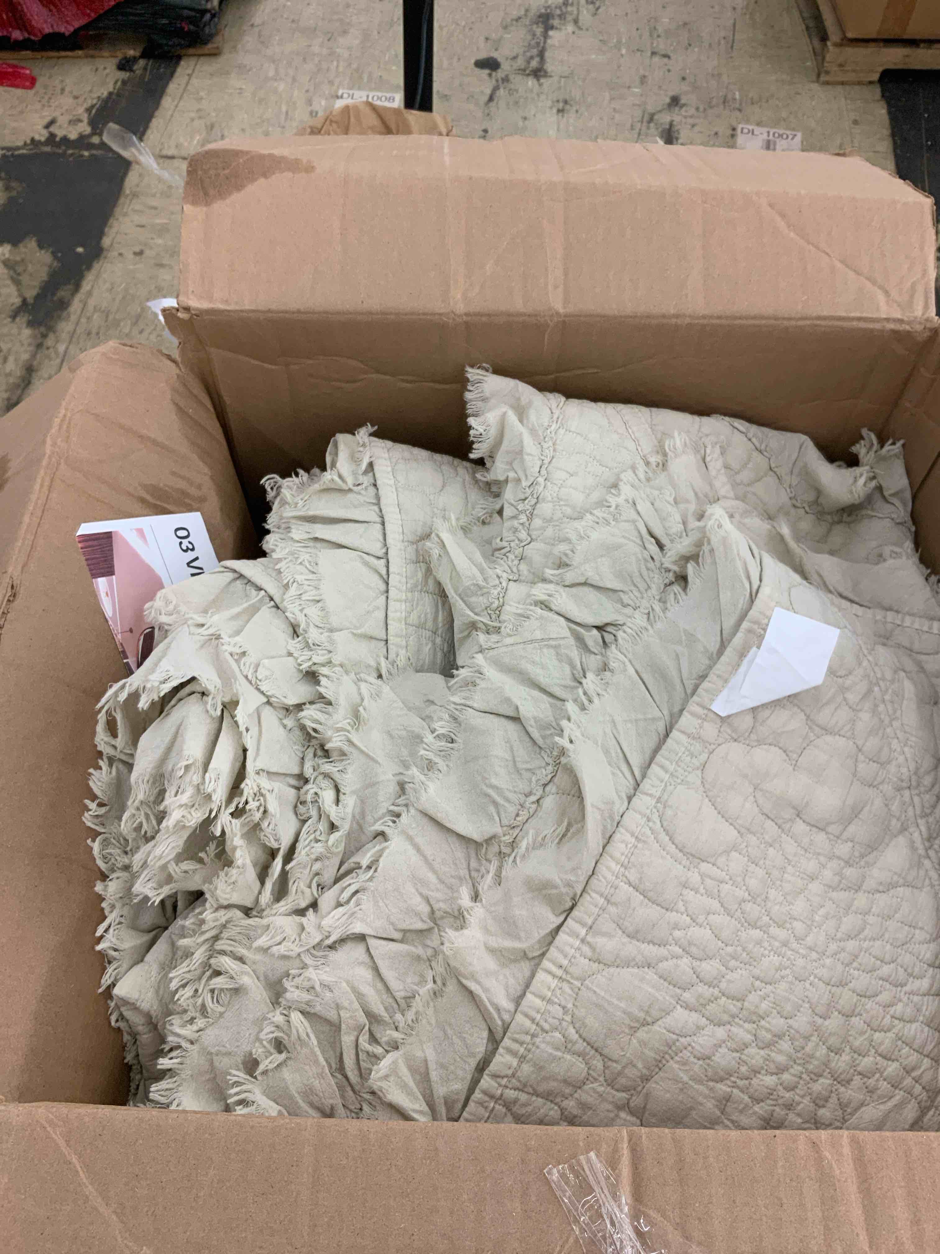https://s3.amazonaws.com/lotting-images-prod/BoxBids/BXB0600436_1780663740106.jpeg