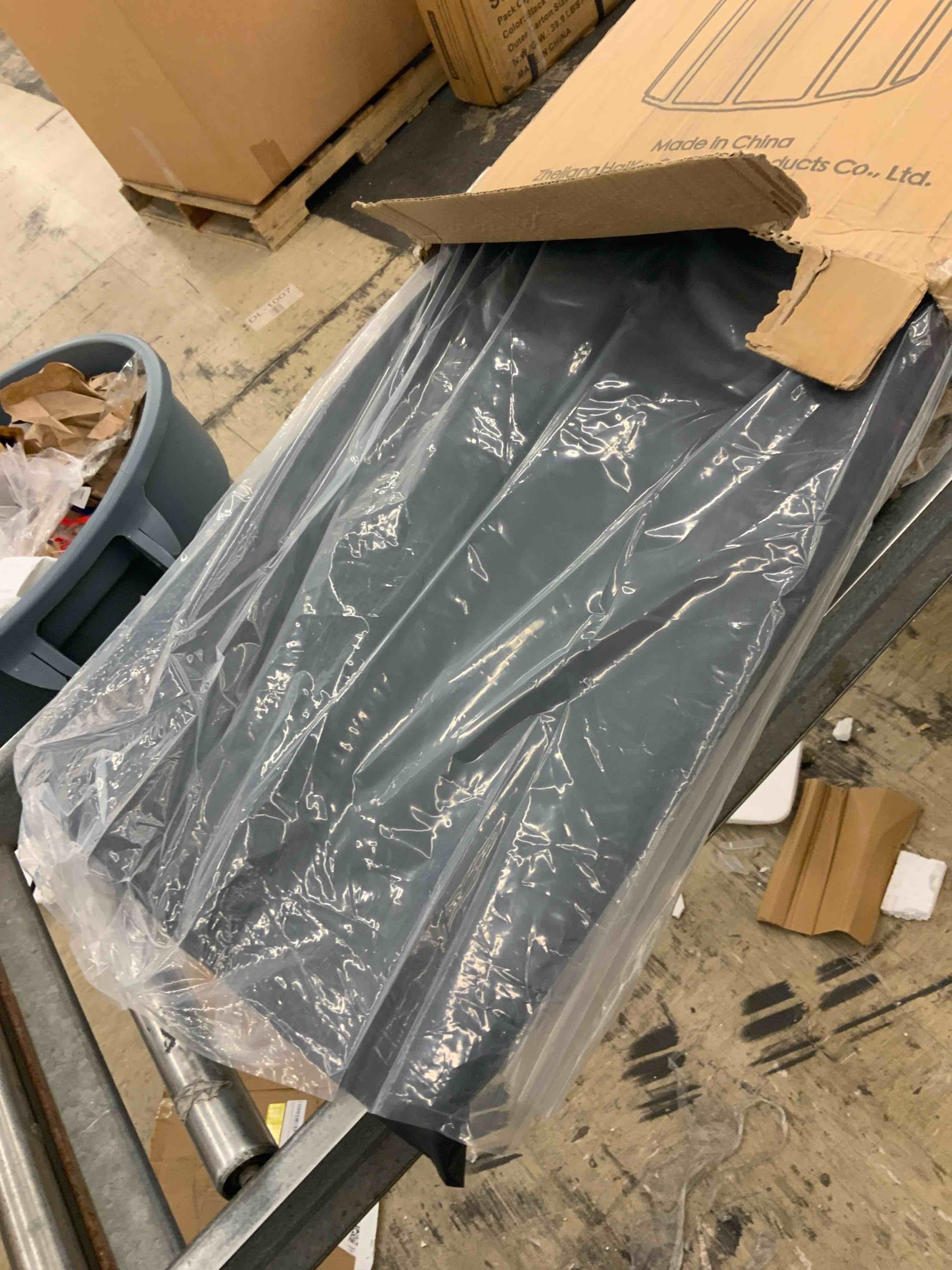 https://s3.amazonaws.com/lotting-images-prod/BoxBids/BXB0600460_1780666264457.jpeg