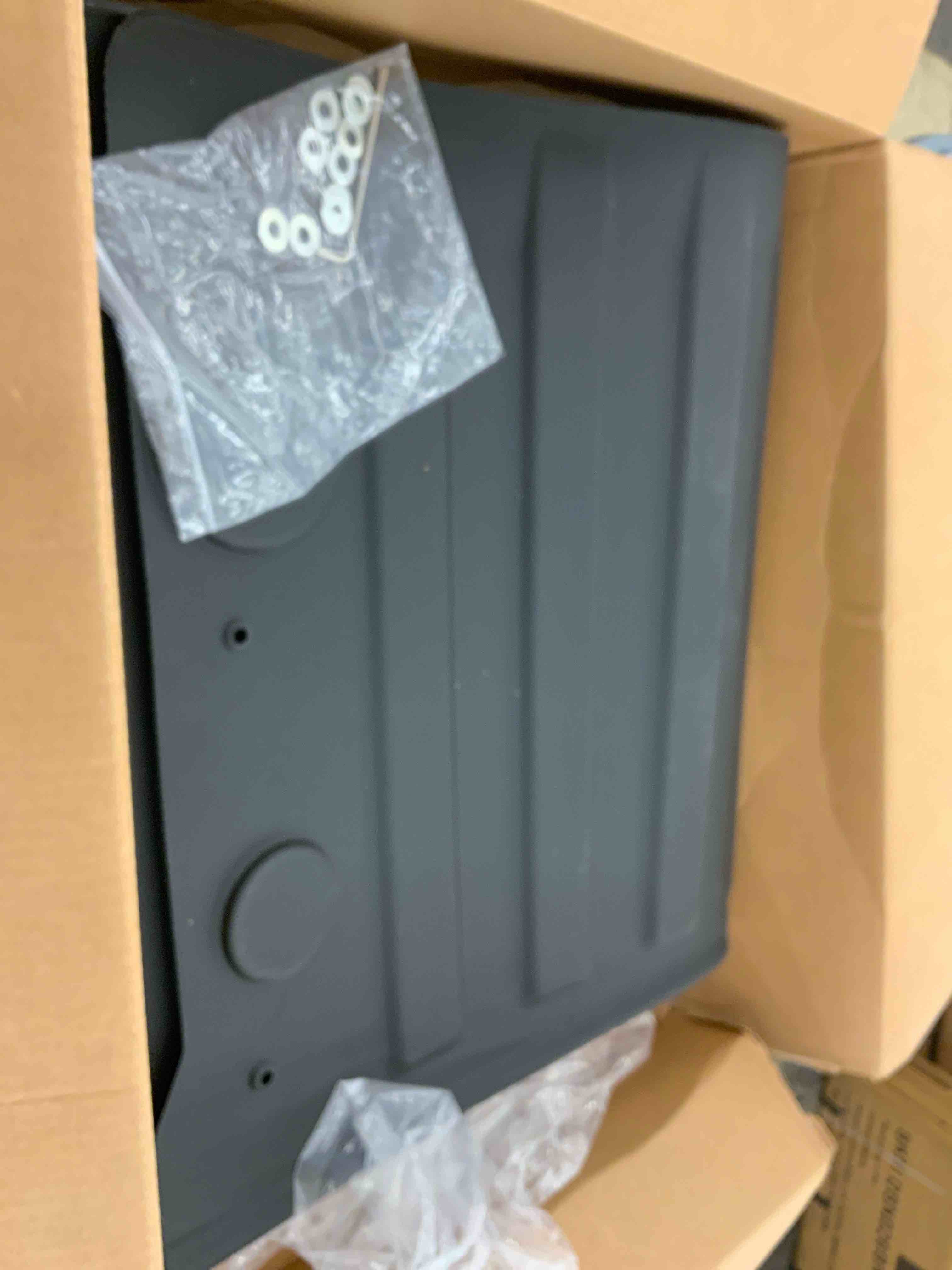 https://s3.amazonaws.com/lotting-images-prod/BoxBids/BXB0600512_1780516412849.jpeg