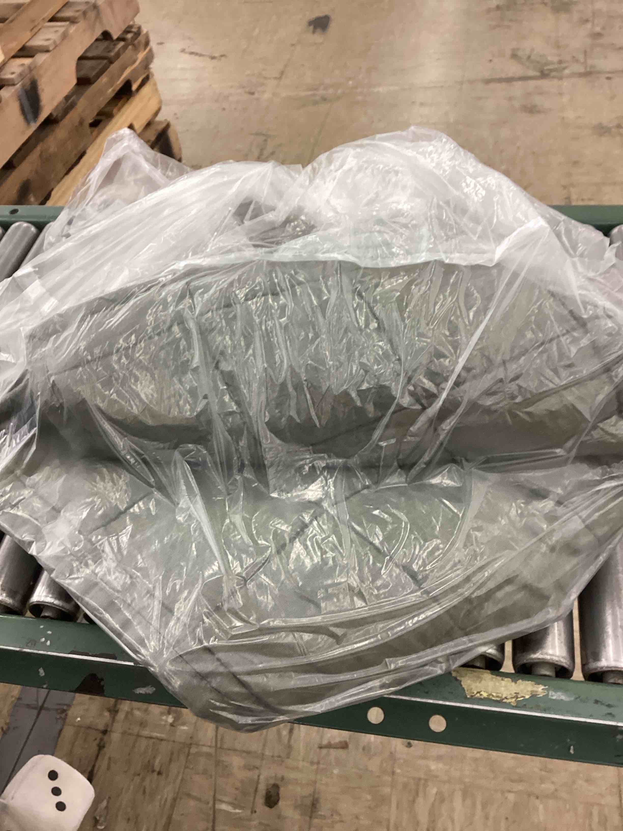 https://s3.amazonaws.com/lotting-images-prod/BoxBids/BXB0600530_1780491181798.jpeg