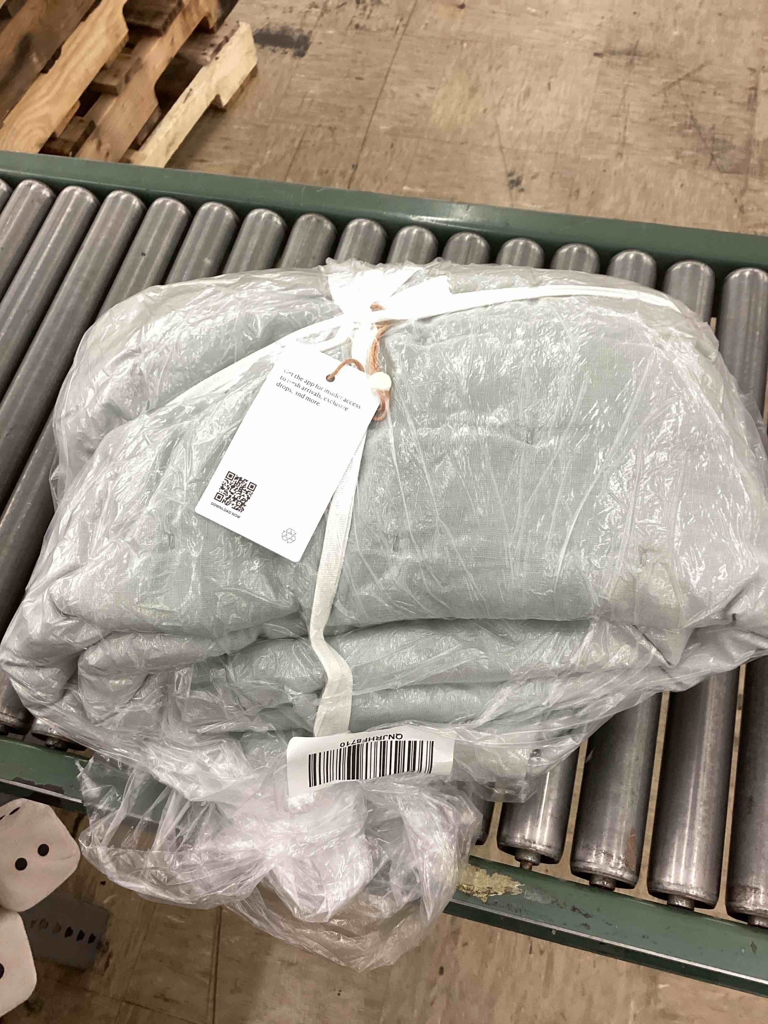 https://s3.amazonaws.com/lotting-images-prod/BoxBids/BXB0600591_1780501177171.jpeg