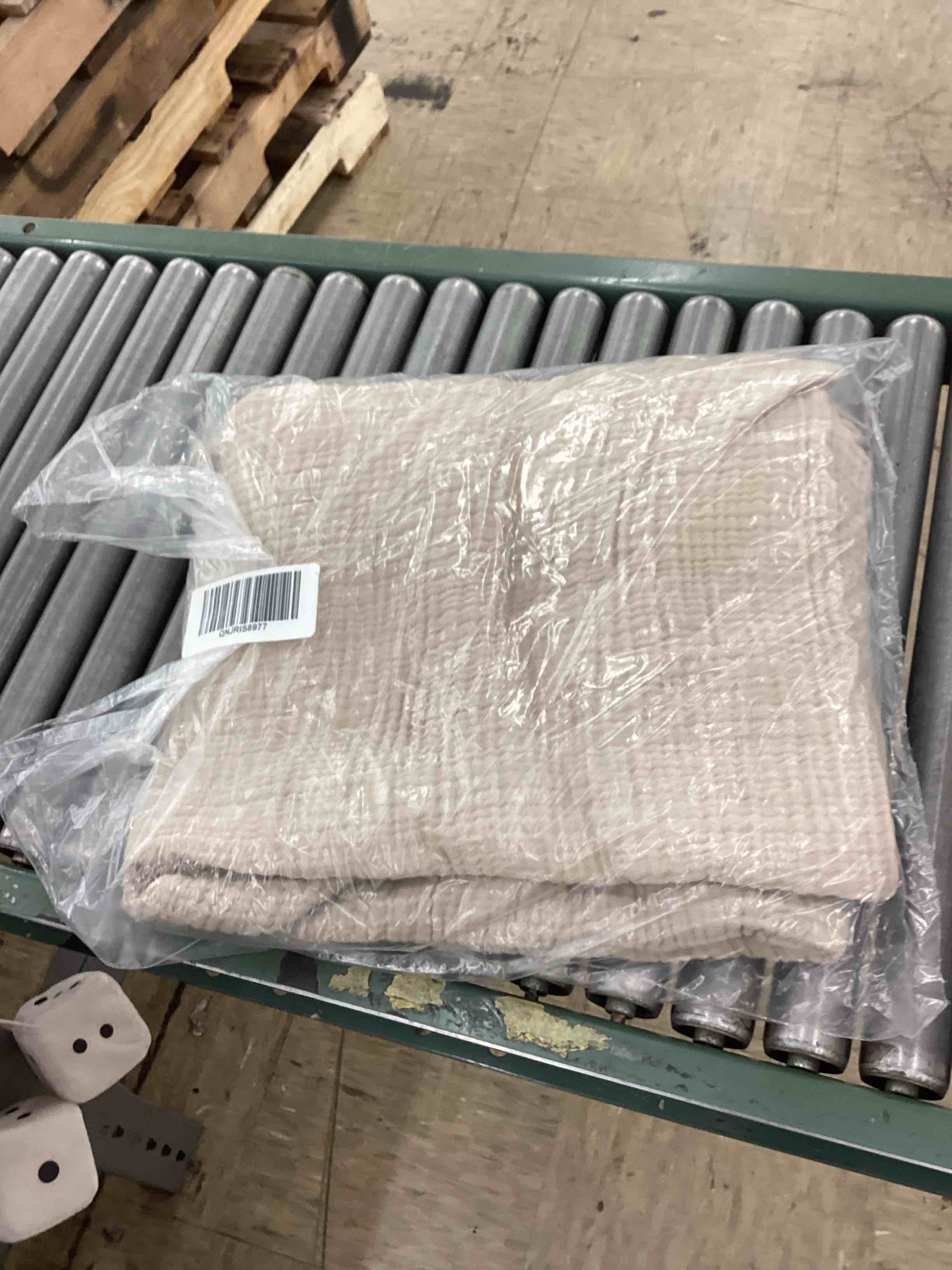 https://s3.amazonaws.com/lotting-images-prod/BoxBids/BXB0600592_1780501229776.jpeg