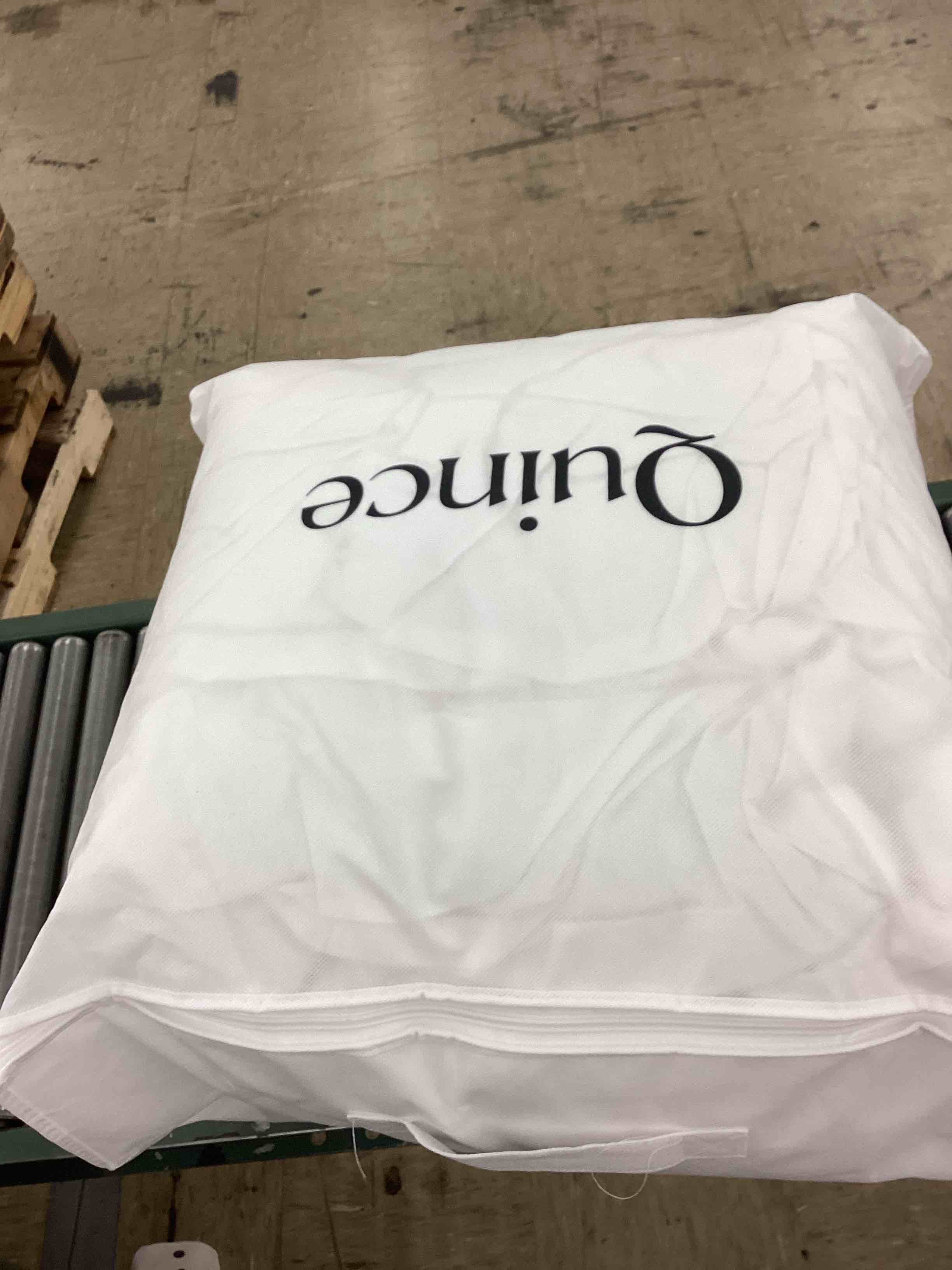 https://s3.amazonaws.com/lotting-images-prod/BoxBids/BXB0600625_1780509176065.jpeg