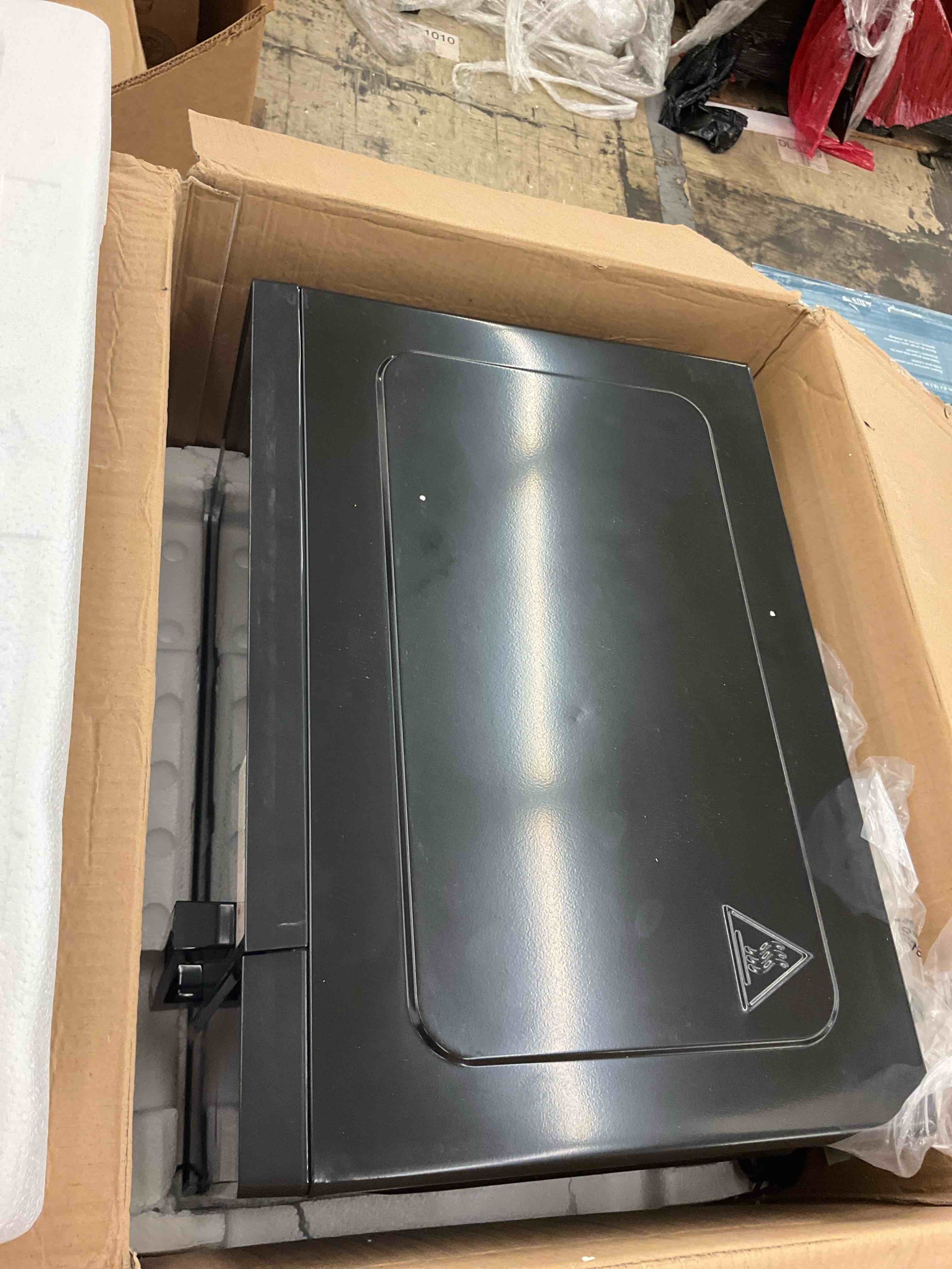 https://s3.amazonaws.com/lotting-images-prod/BoxBids/BXB0600672_1780515250440.jpeg