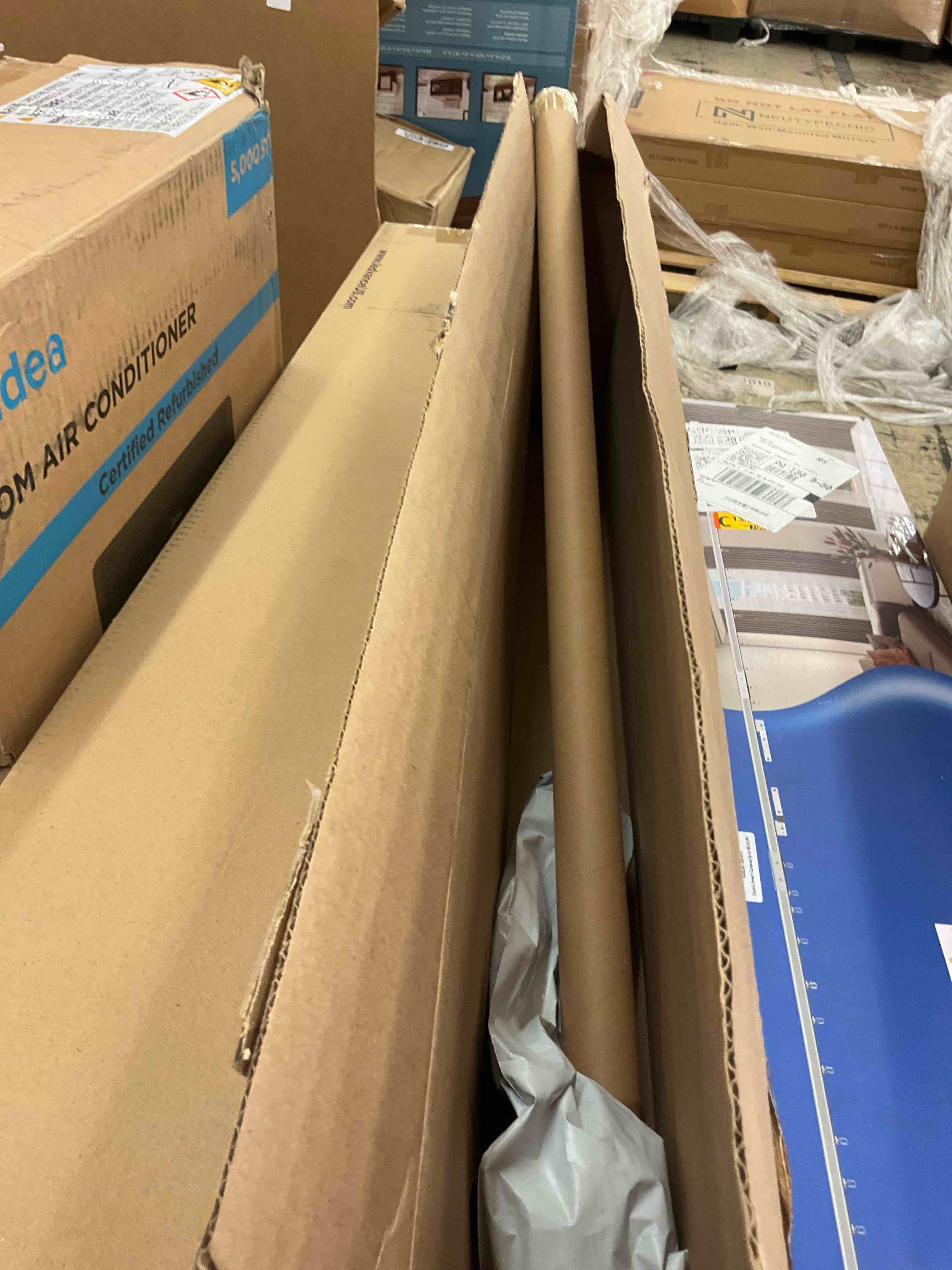 https://s3.amazonaws.com/lotting-images-prod/BoxBids/BXB0600679_1780517893316.jpeg