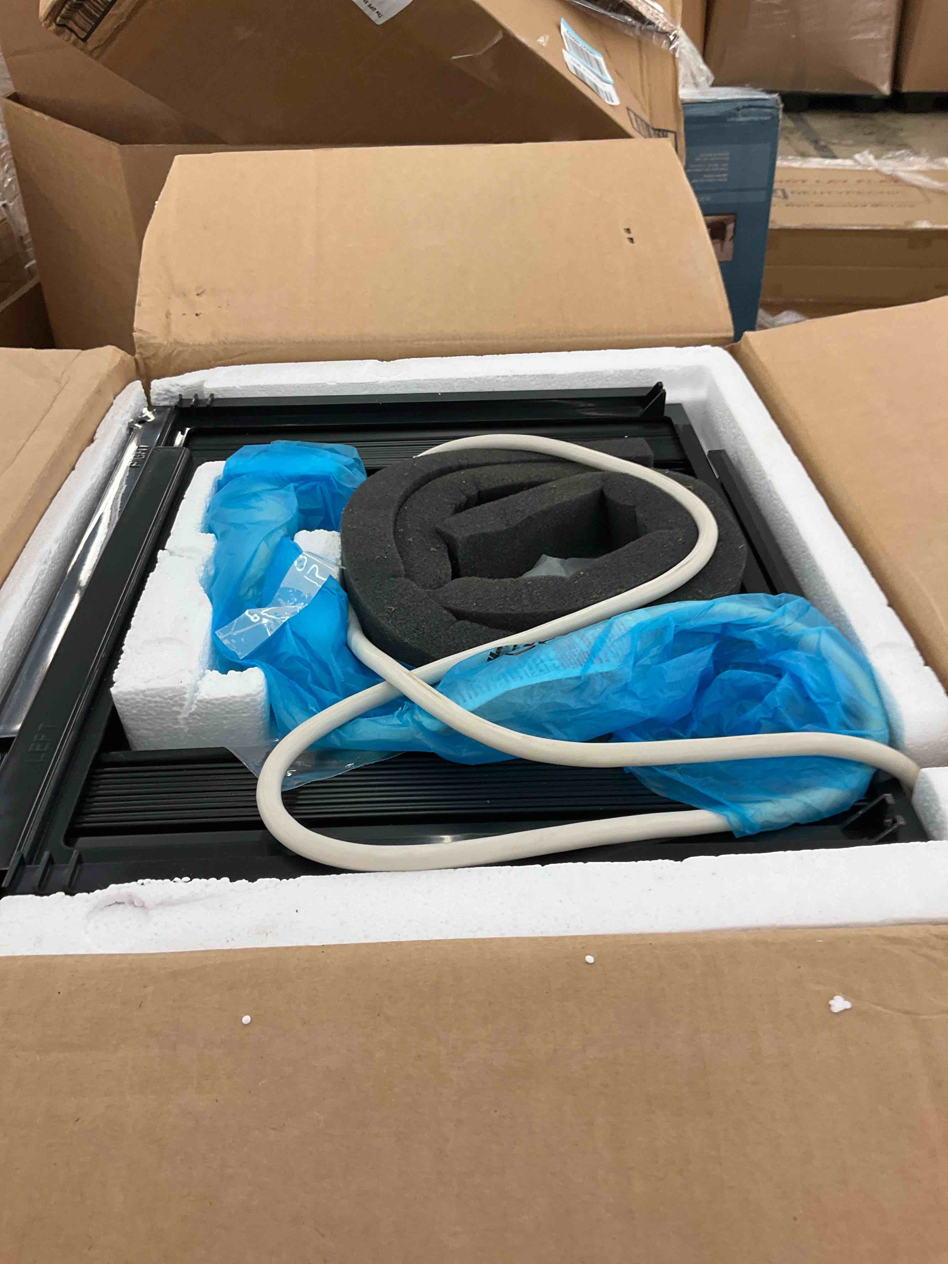 https://s3.amazonaws.com/lotting-images-prod/BoxBids/BXB0600681_1780518219895.jpeg