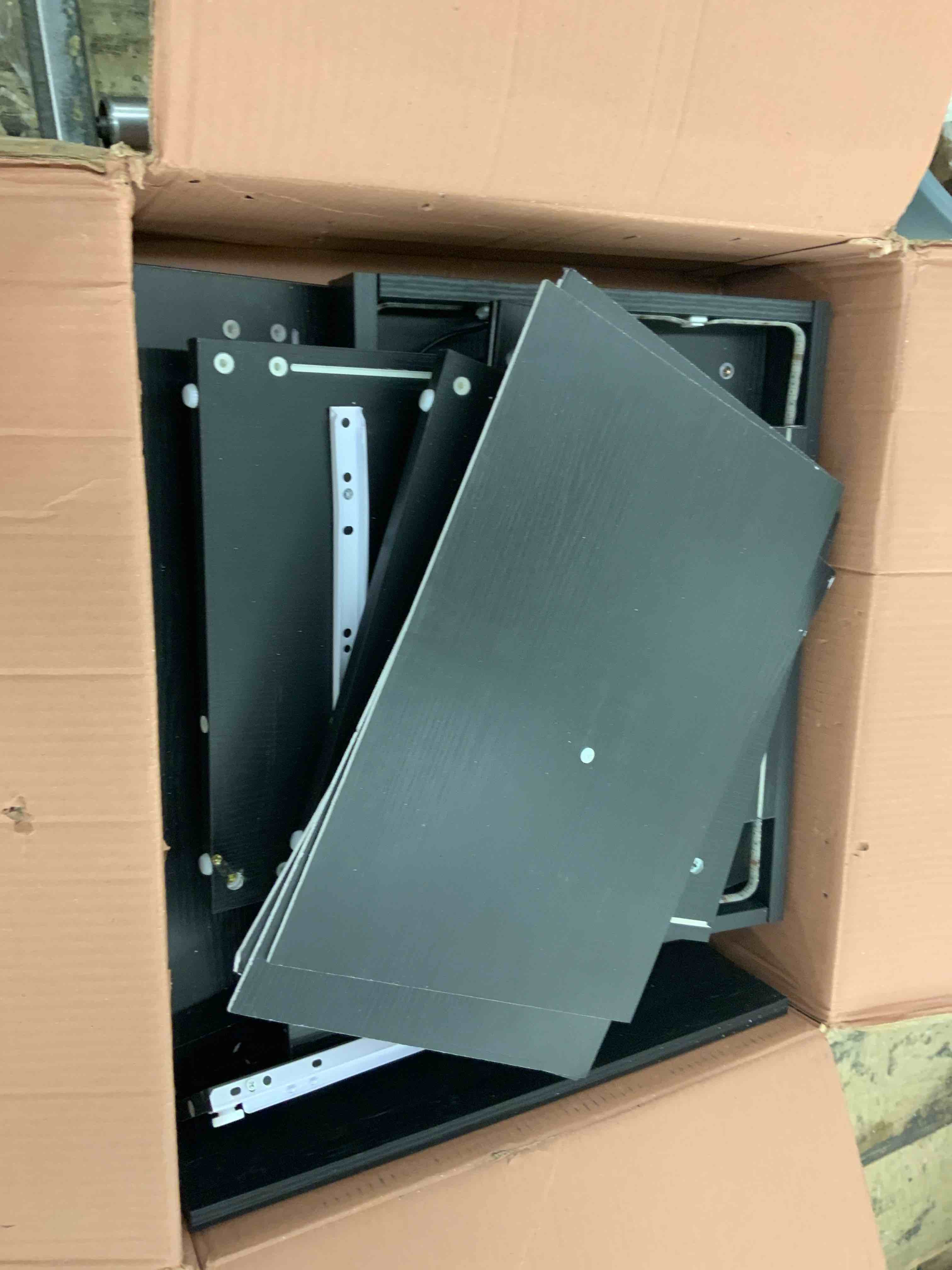 https://s3.amazonaws.com/lotting-images-prod/BoxBids/BXB0600710_1780678795213.jpeg