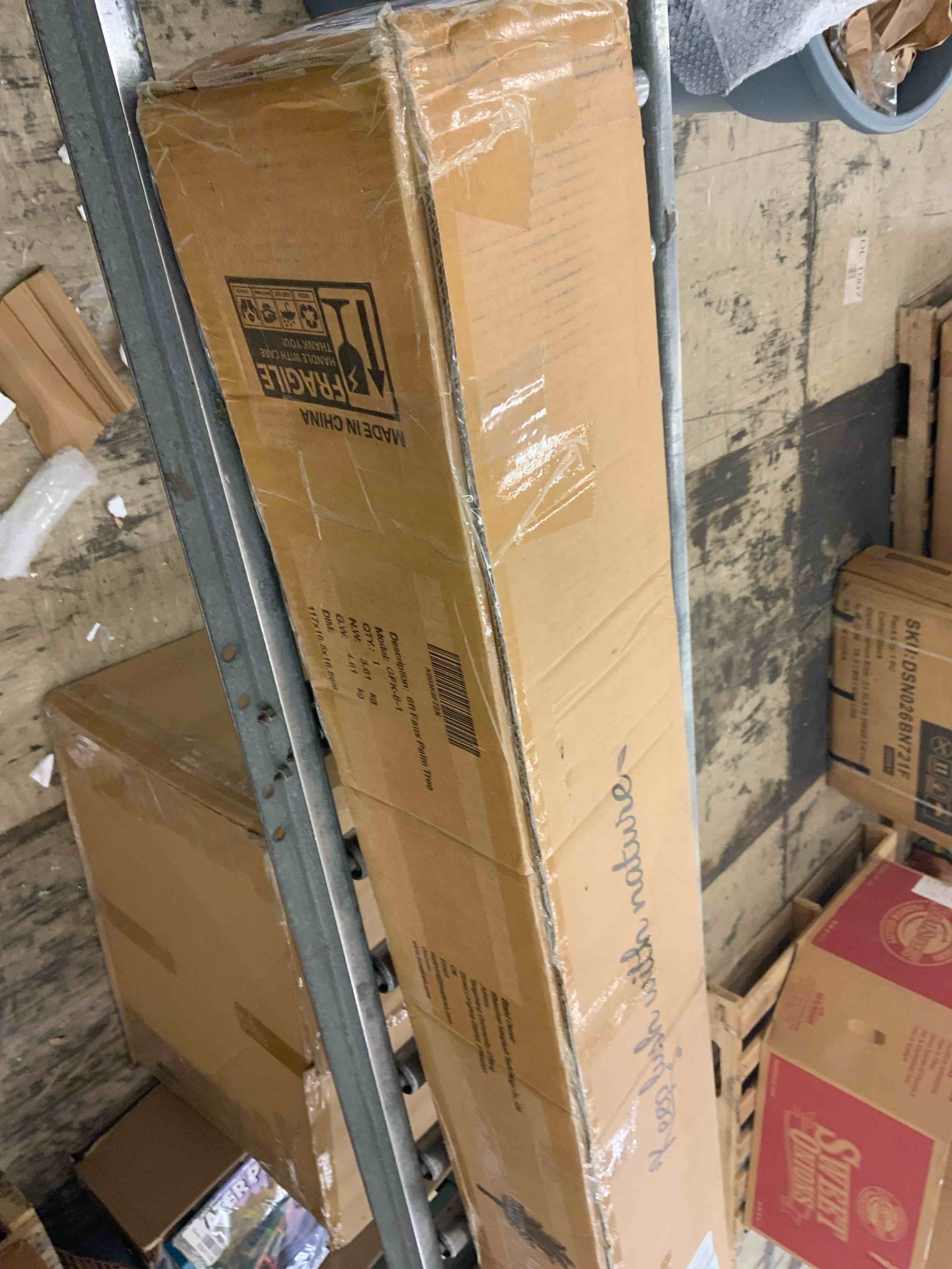 https://s3.amazonaws.com/lotting-images-prod/BoxBids/BXB0600758_1780684040280.jpeg