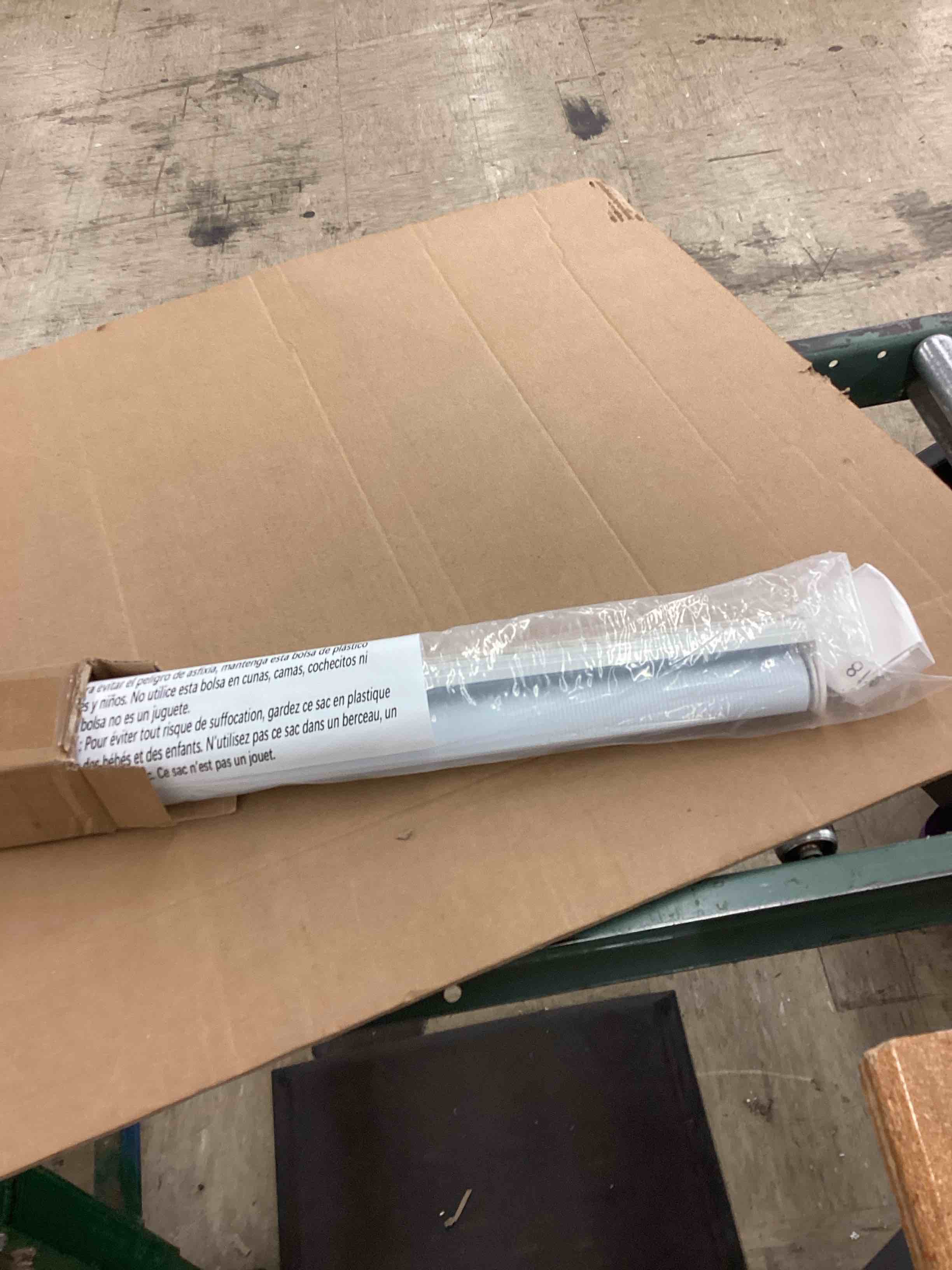 https://s3.amazonaws.com/lotting-images-prod/BoxBids/BXB0600765_1780599027220.jpeg