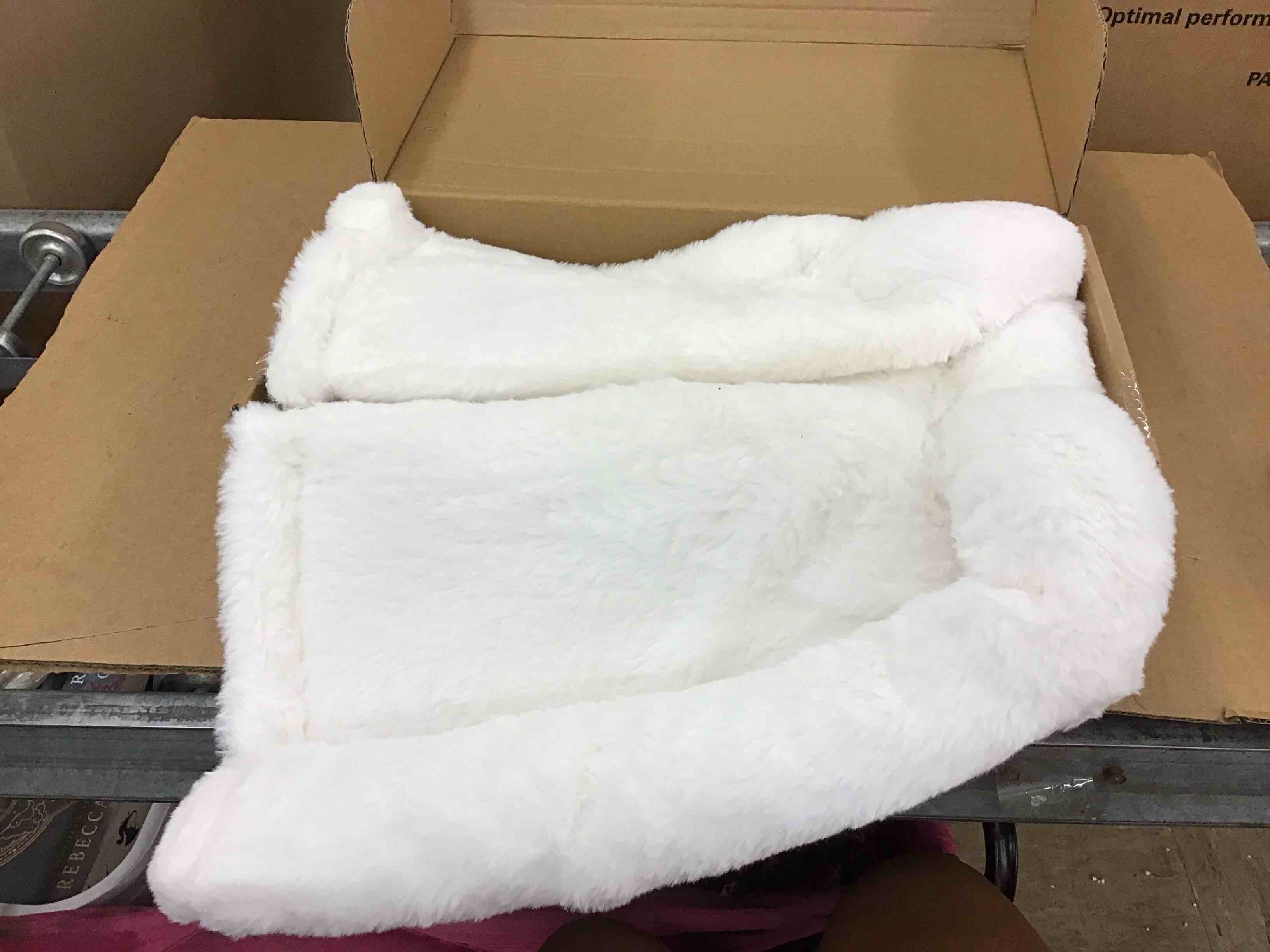 https://s3.amazonaws.com/lotting-images-prod/BoxBids/BXB0601028_1780600015962.jpeg
