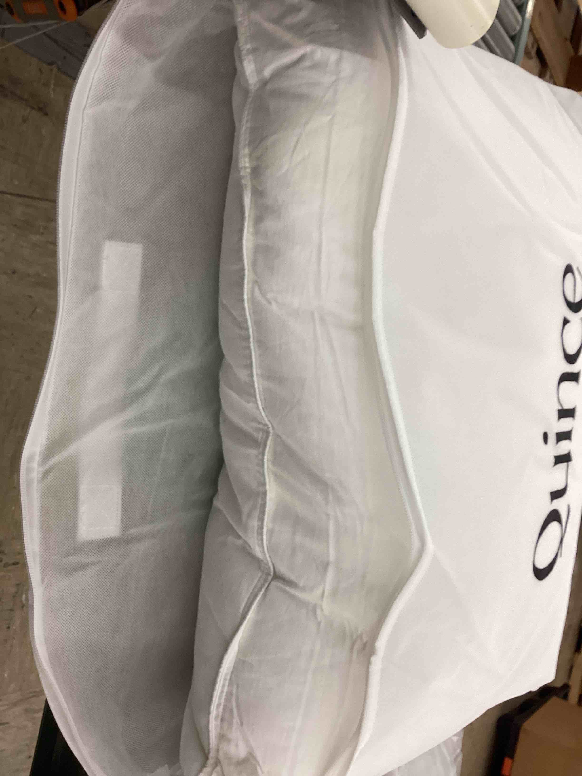 https://s3.amazonaws.com/lotting-images-prod/BoxBids/BXB0601180_1780518026182.jpeg