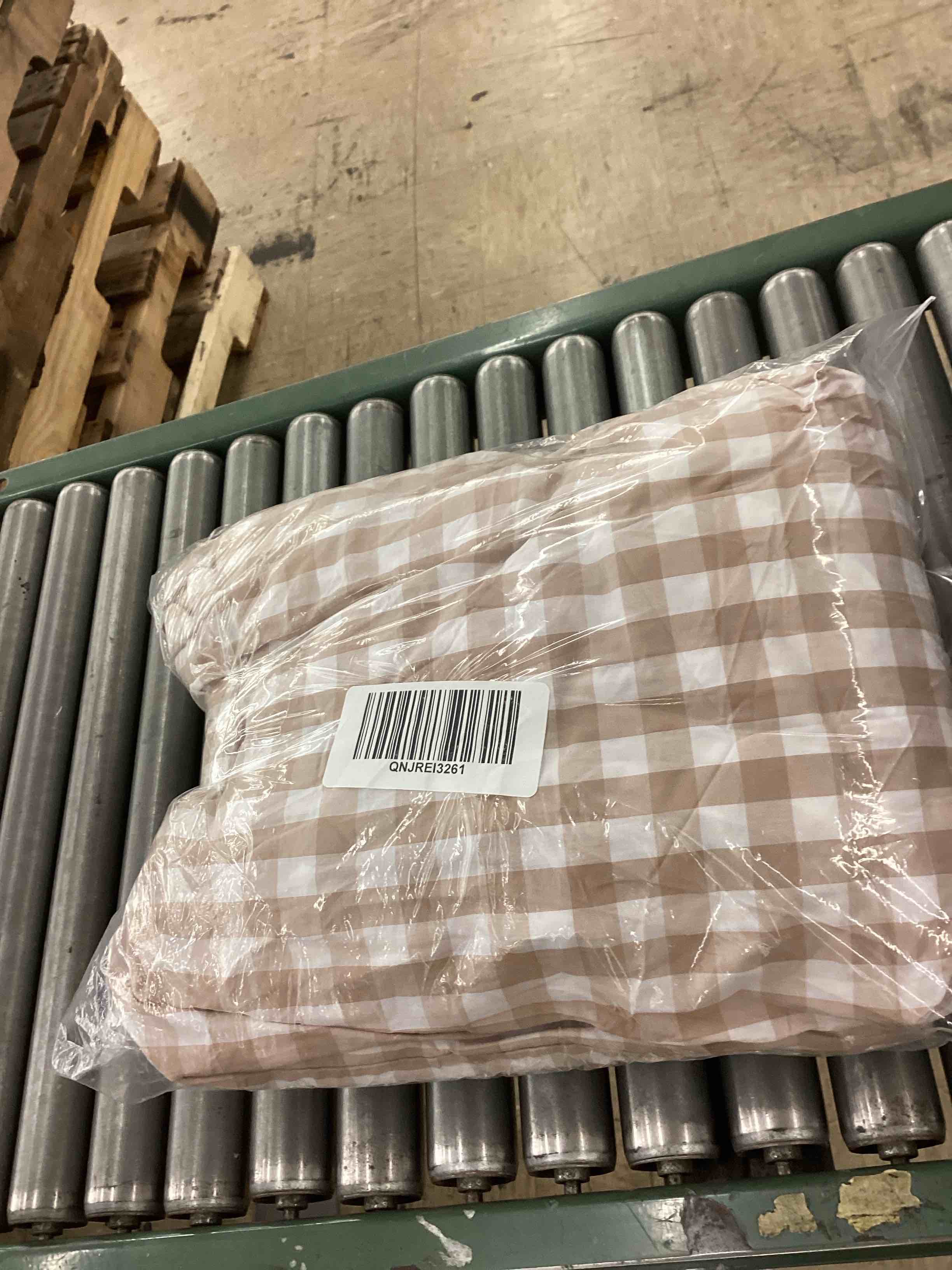 https://s3.amazonaws.com/lotting-images-prod/BoxBids/BXB0601191_1780577404164.jpeg