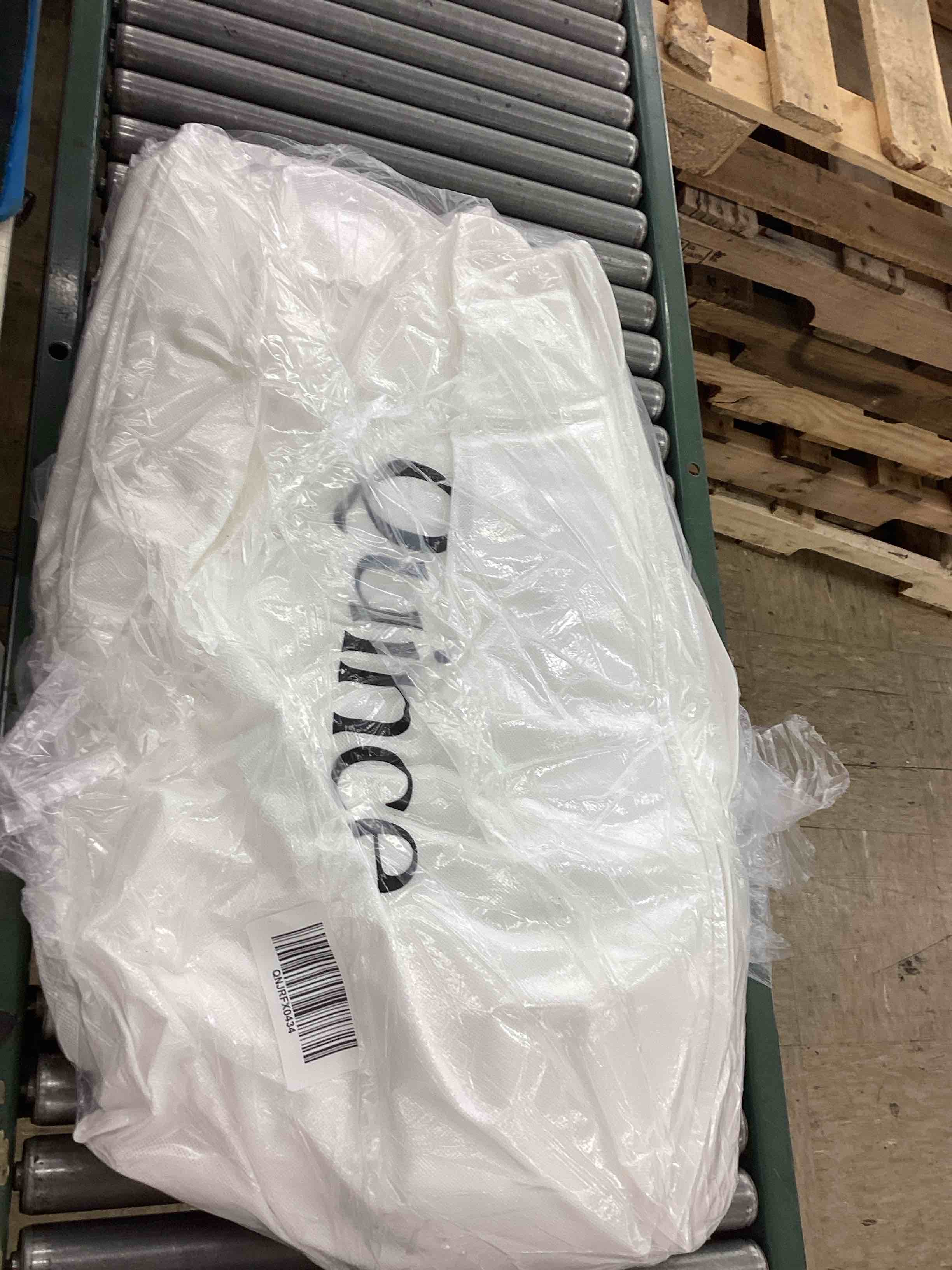 https://s3.amazonaws.com/lotting-images-prod/BoxBids/BXB0601205_1780578901291.jpeg