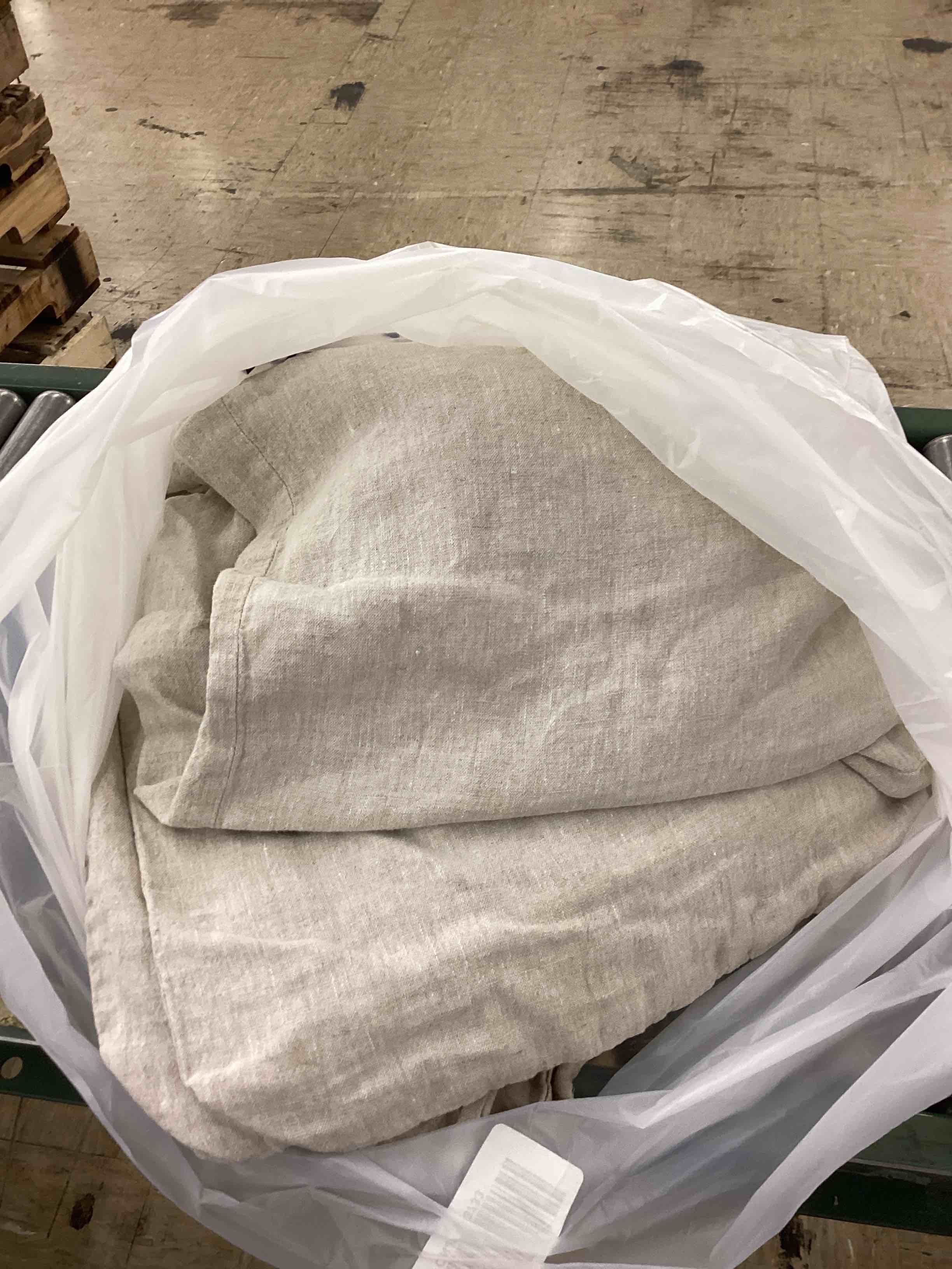 https://s3.amazonaws.com/lotting-images-prod/BoxBids/BXB0601358_1780602722025.jpeg