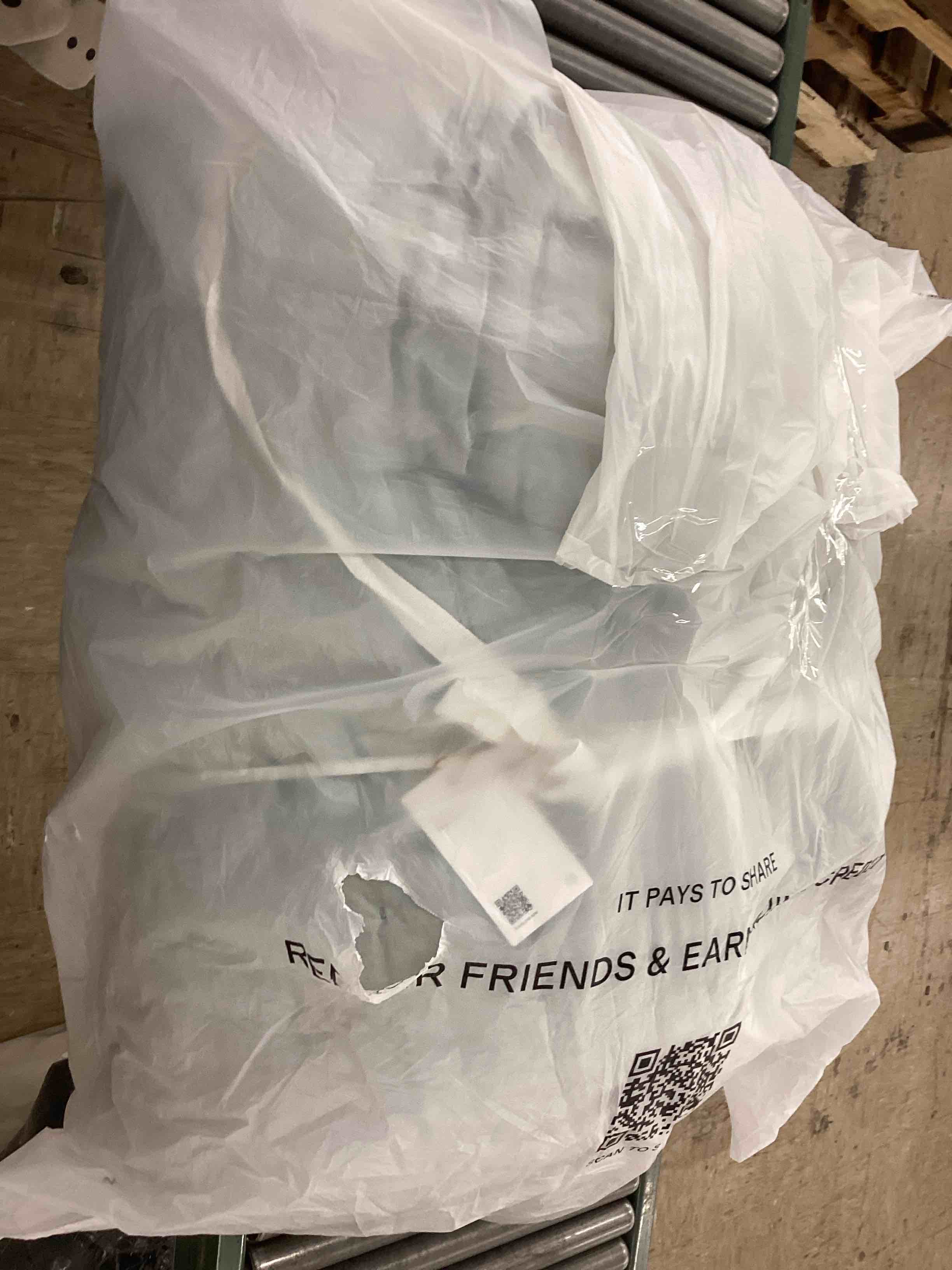 https://s3.amazonaws.com/lotting-images-prod/BoxBids/BXB0601359_1780602881896.jpeg