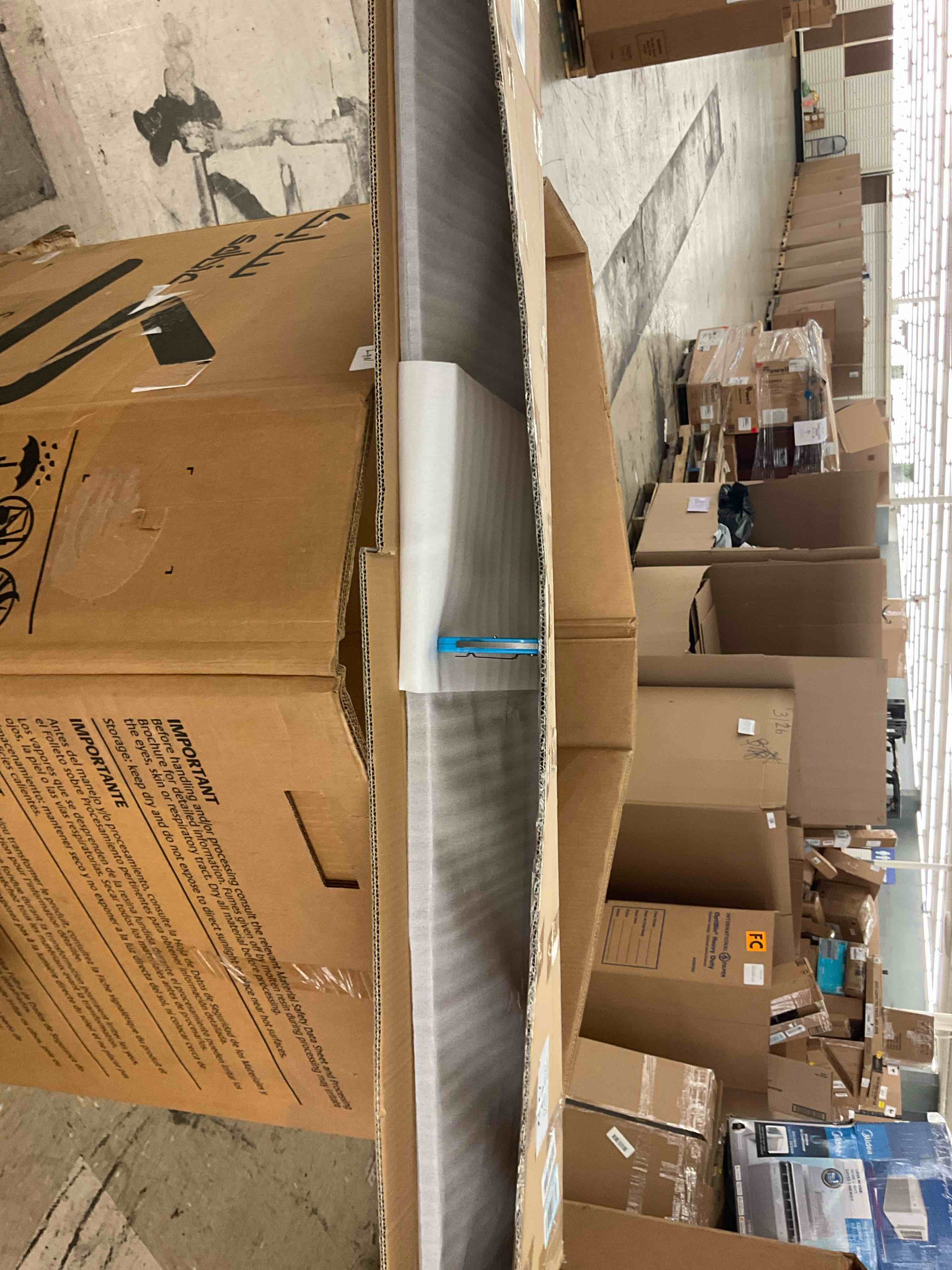 https://s3.amazonaws.com/lotting-images-prod/BoxBids/BXB0601406_1780600353055.jpeg