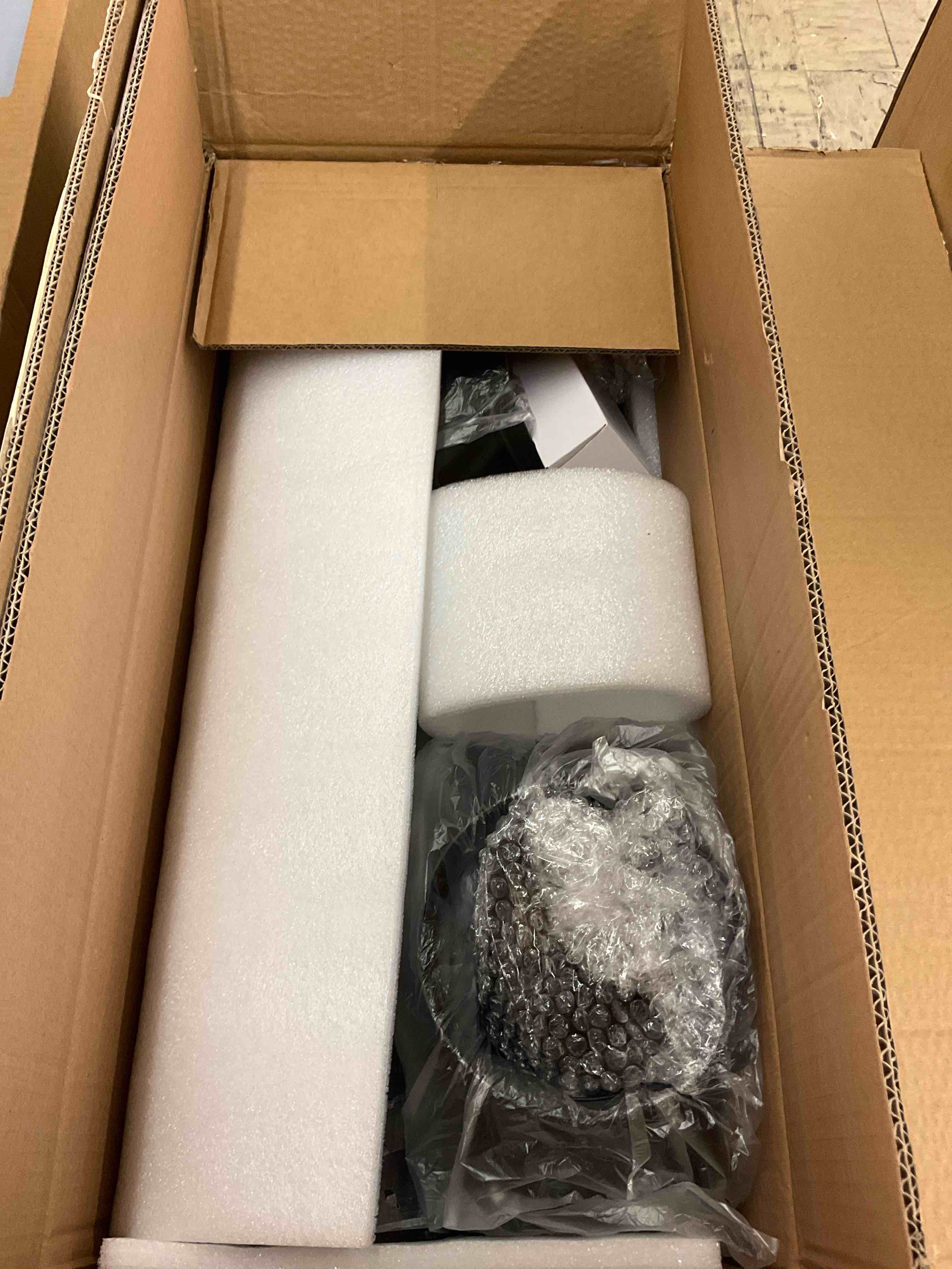 https://s3.amazonaws.com/lotting-images-prod/BoxBids/BXB0601409_1780600104015.jpeg