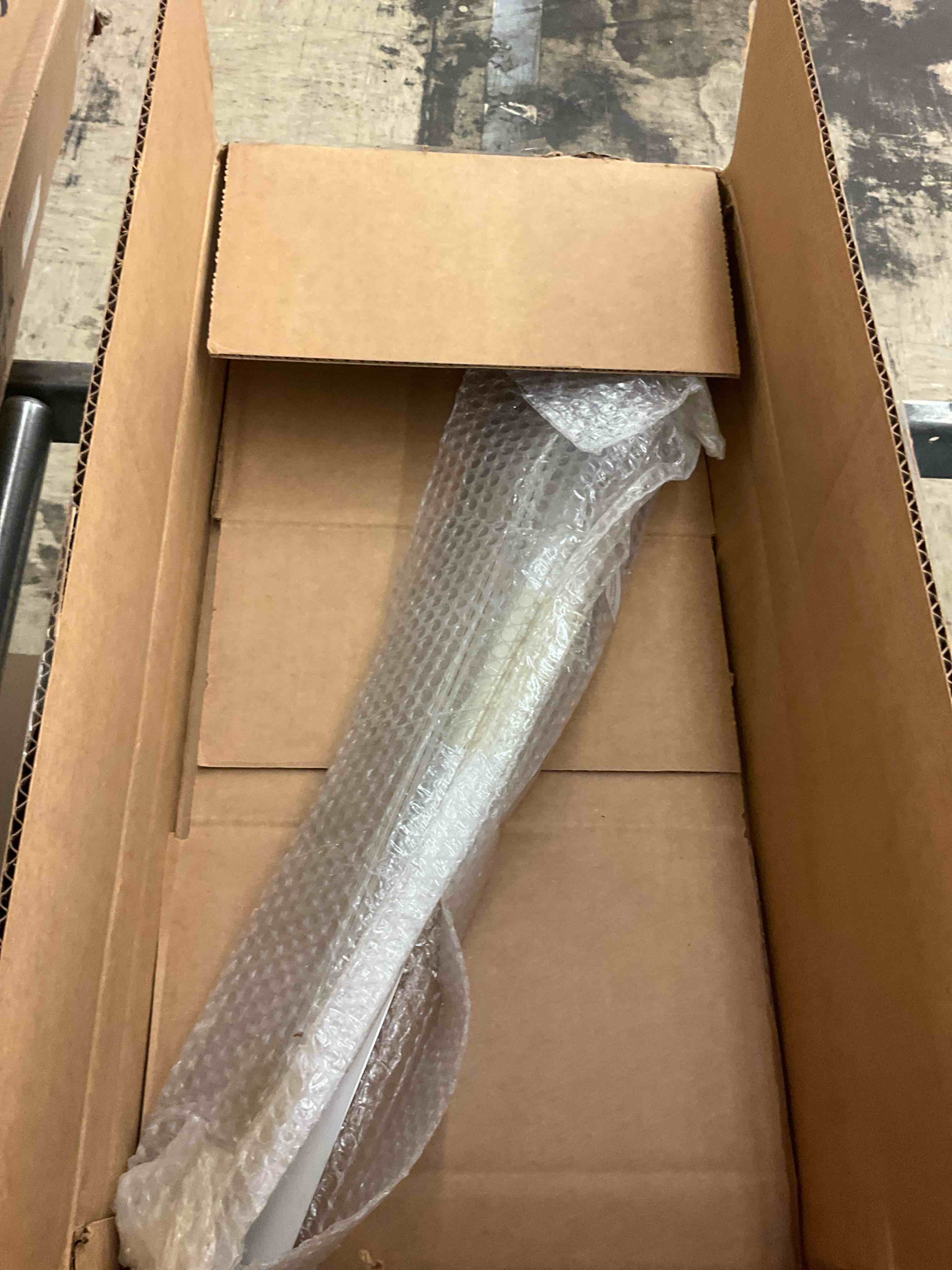 https://s3.amazonaws.com/lotting-images-prod/BoxBids/BXB0601420_1780603509190.jpeg