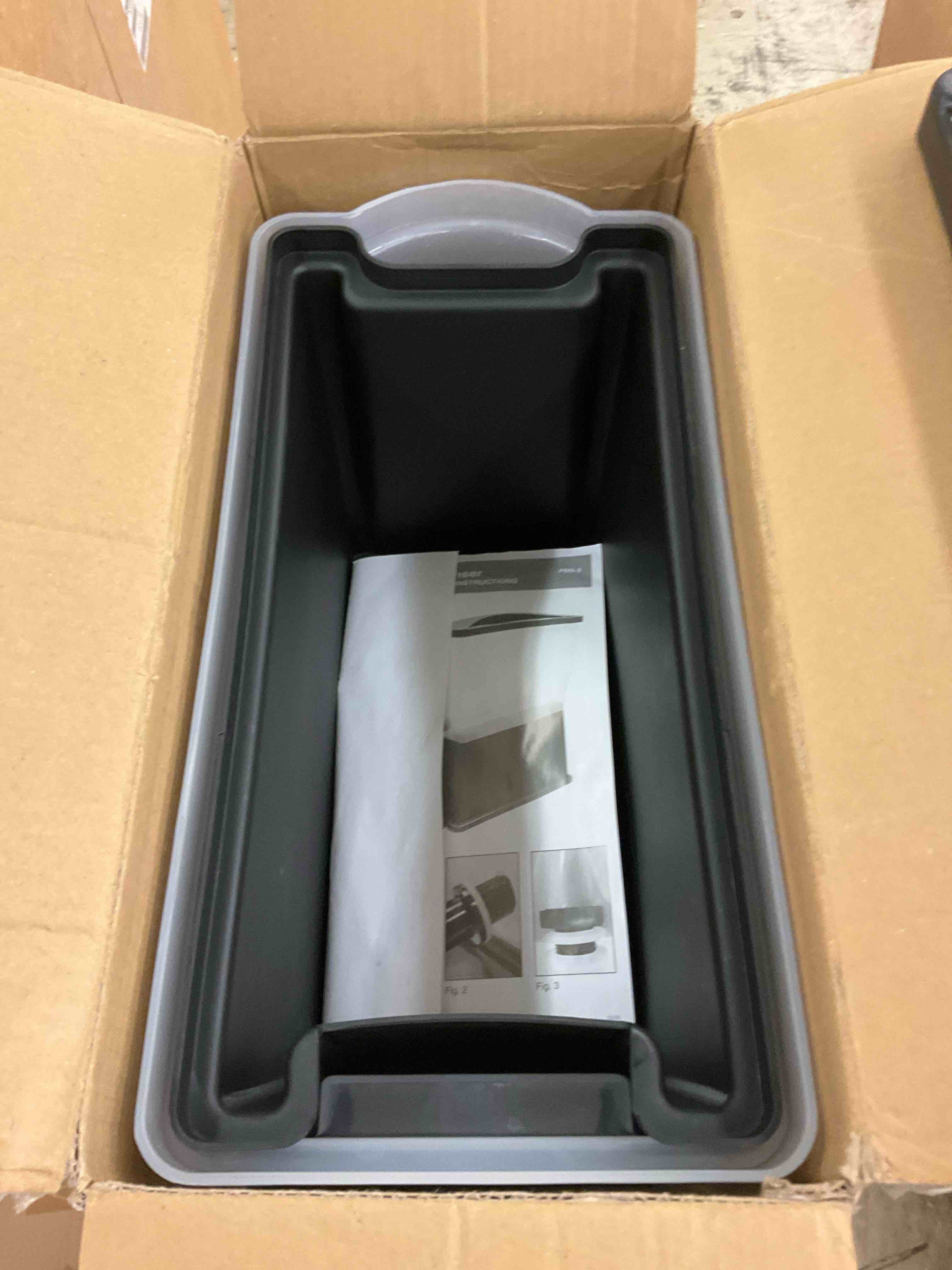 https://s3.amazonaws.com/lotting-images-prod/BoxBids/BXB0601429_1780604085581.jpeg