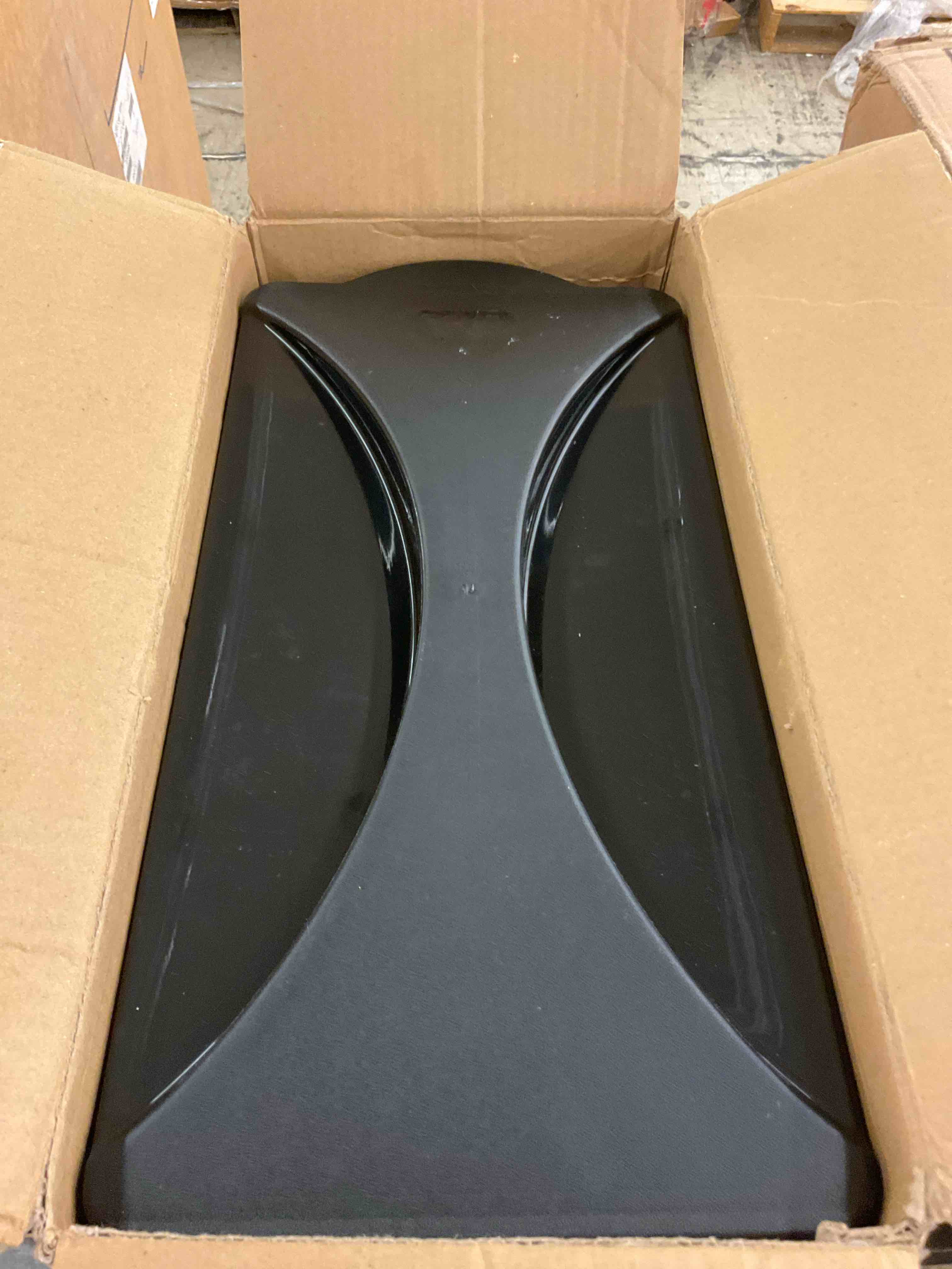 https://s3.amazonaws.com/lotting-images-prod/BoxBids/BXB0601429_1780604089402.jpeg