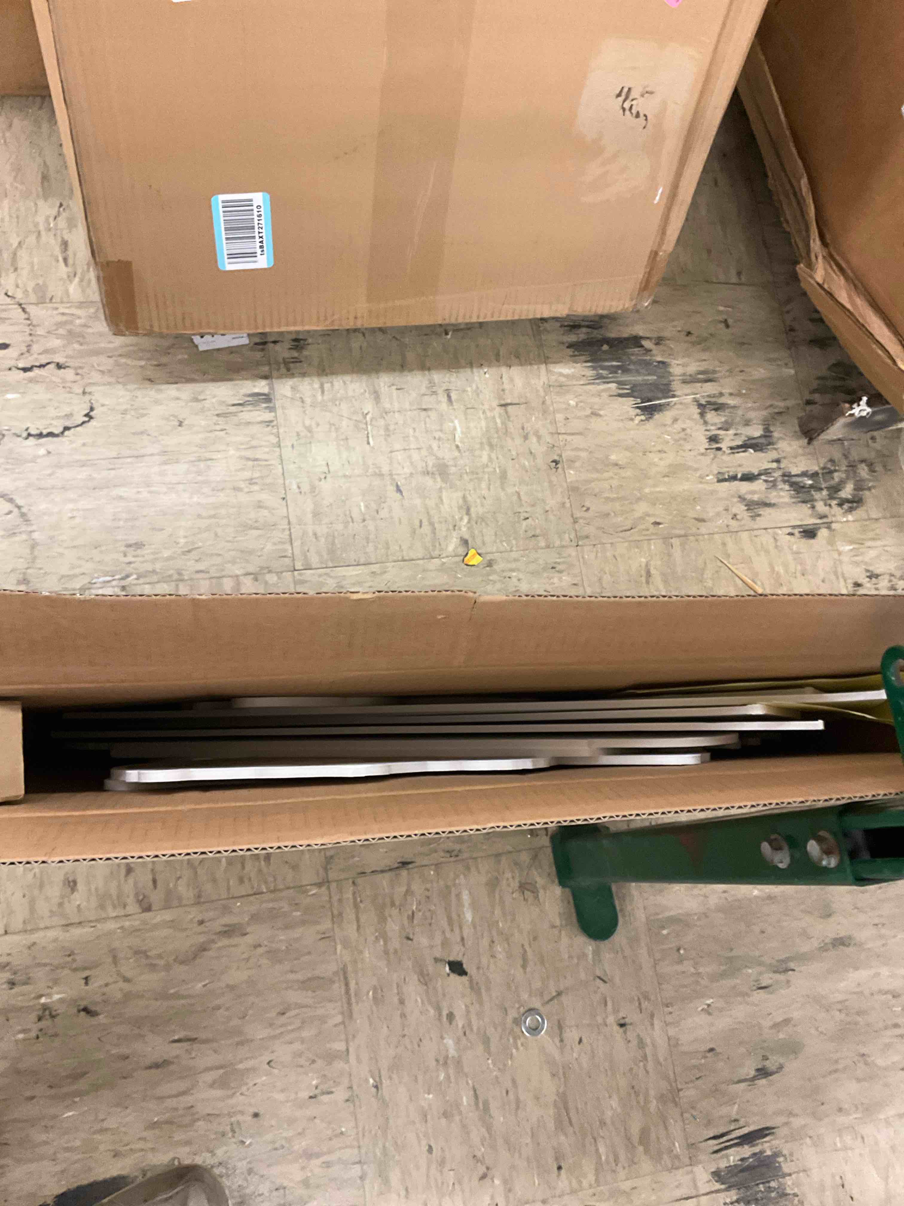 https://s3.amazonaws.com/lotting-images-prod/BoxBids/BXB0601431_1780604337799.jpeg