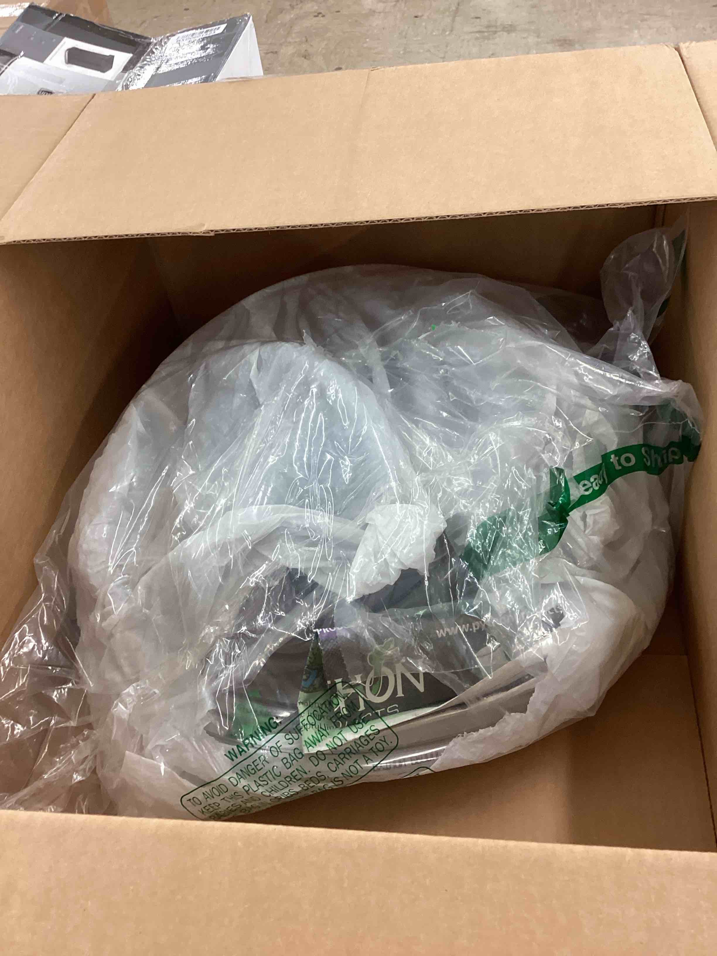 https://s3.amazonaws.com/lotting-images-prod/BoxBids/BXB0601525_1780506566929.jpeg